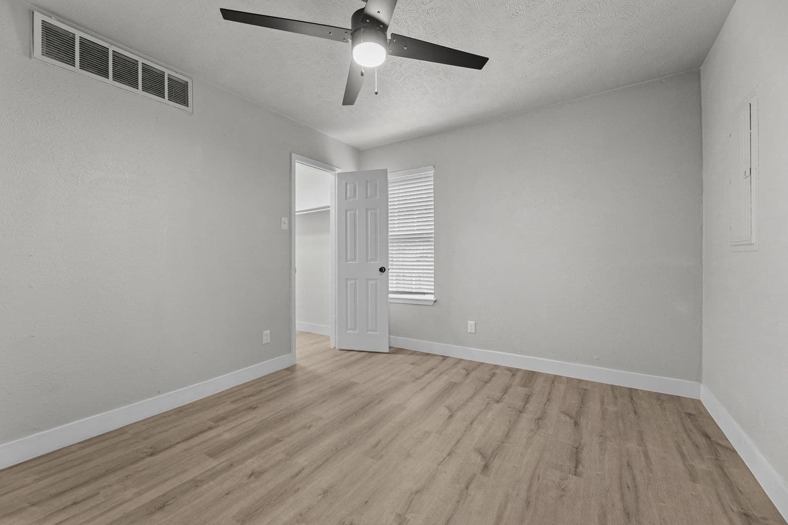 Dallas Apartment: 13266 Emily Rd