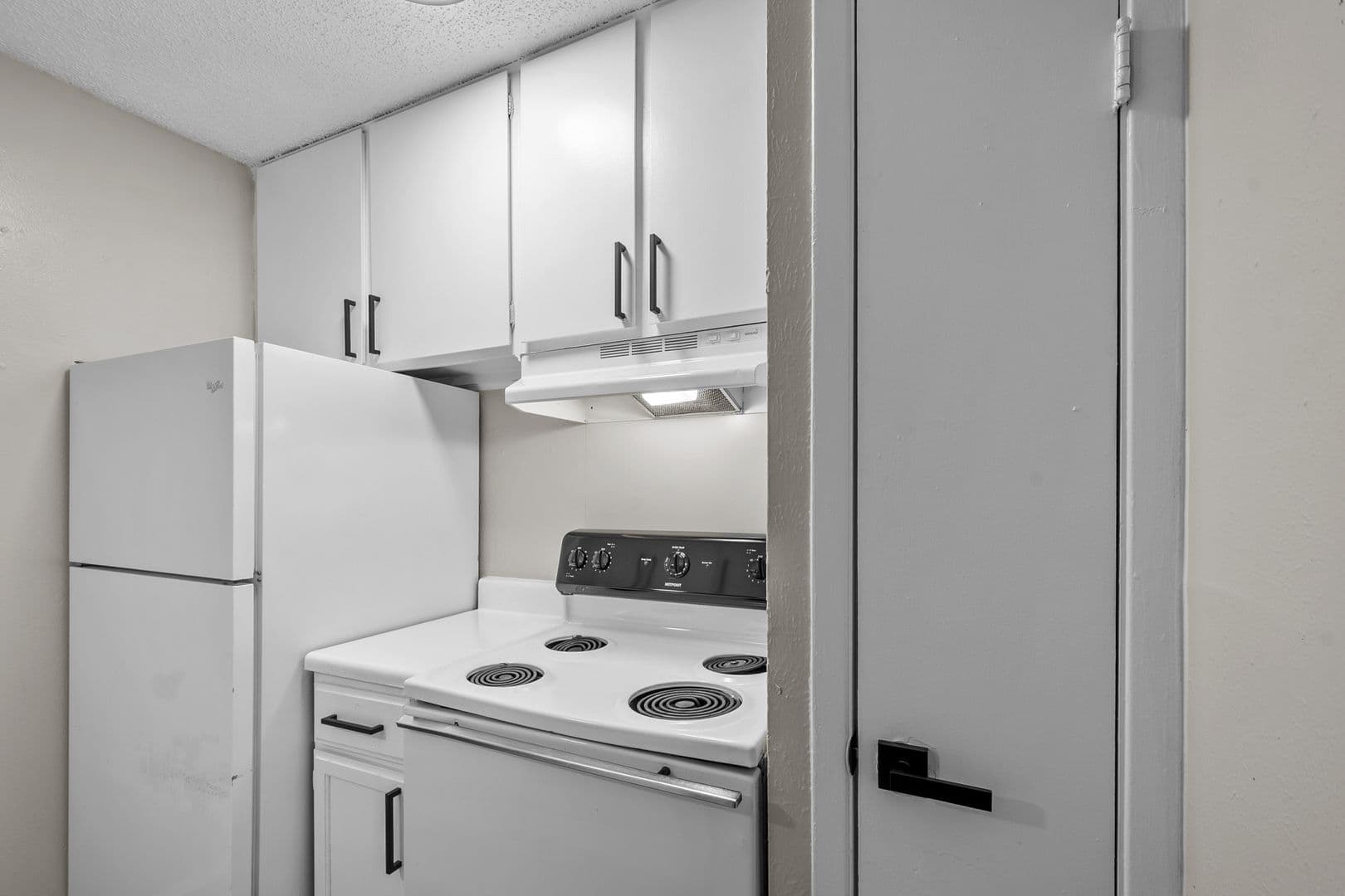 Mansfield Apartment: 1300 E Dallas St.
