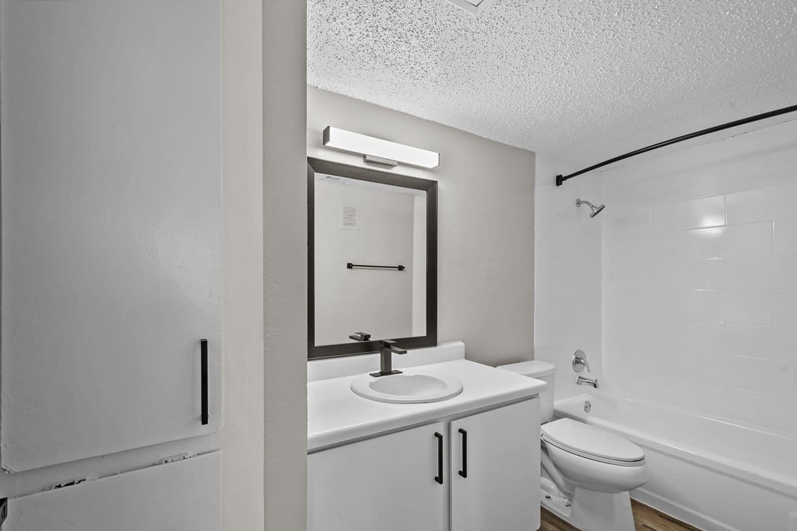 Mansfield Apartment: 1300 E Dallas St.