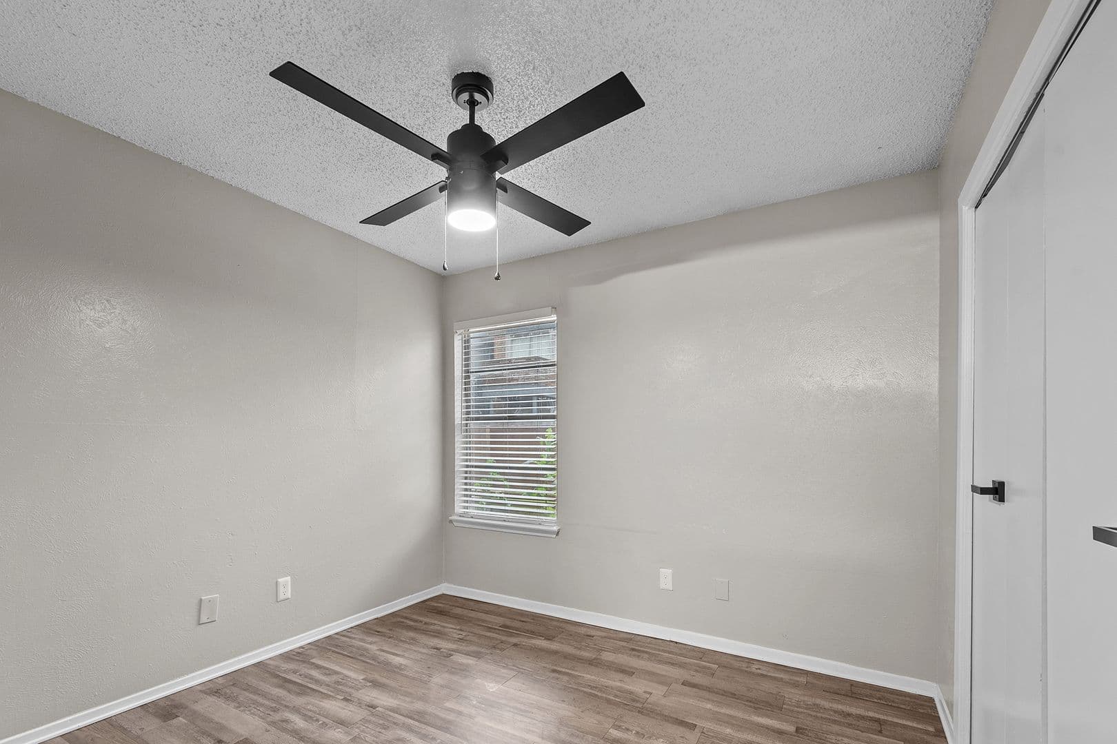 Mansfield Apartment: 1300 E Dallas St.
