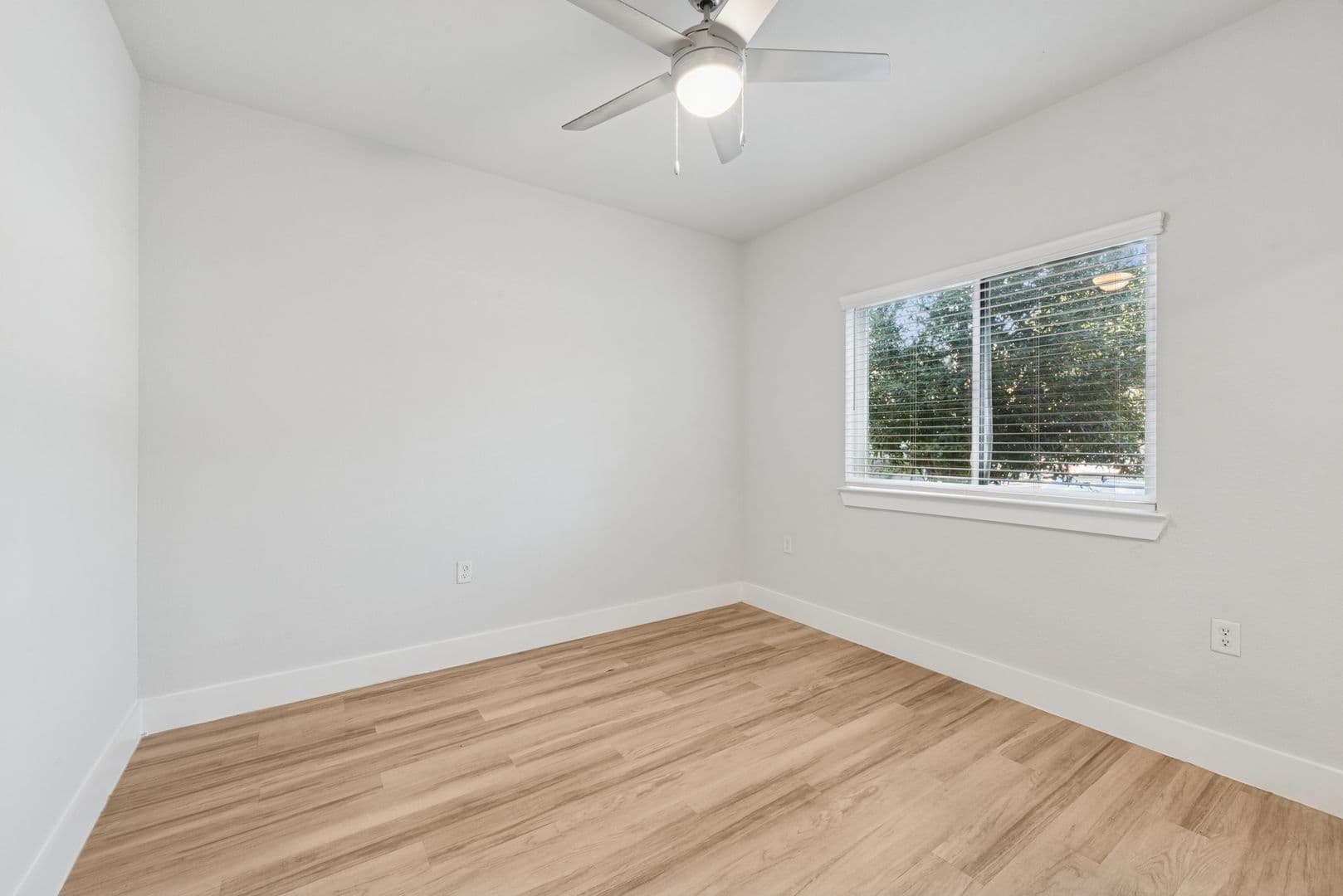 Ennis Apartment: 1101 Biloxi Drive