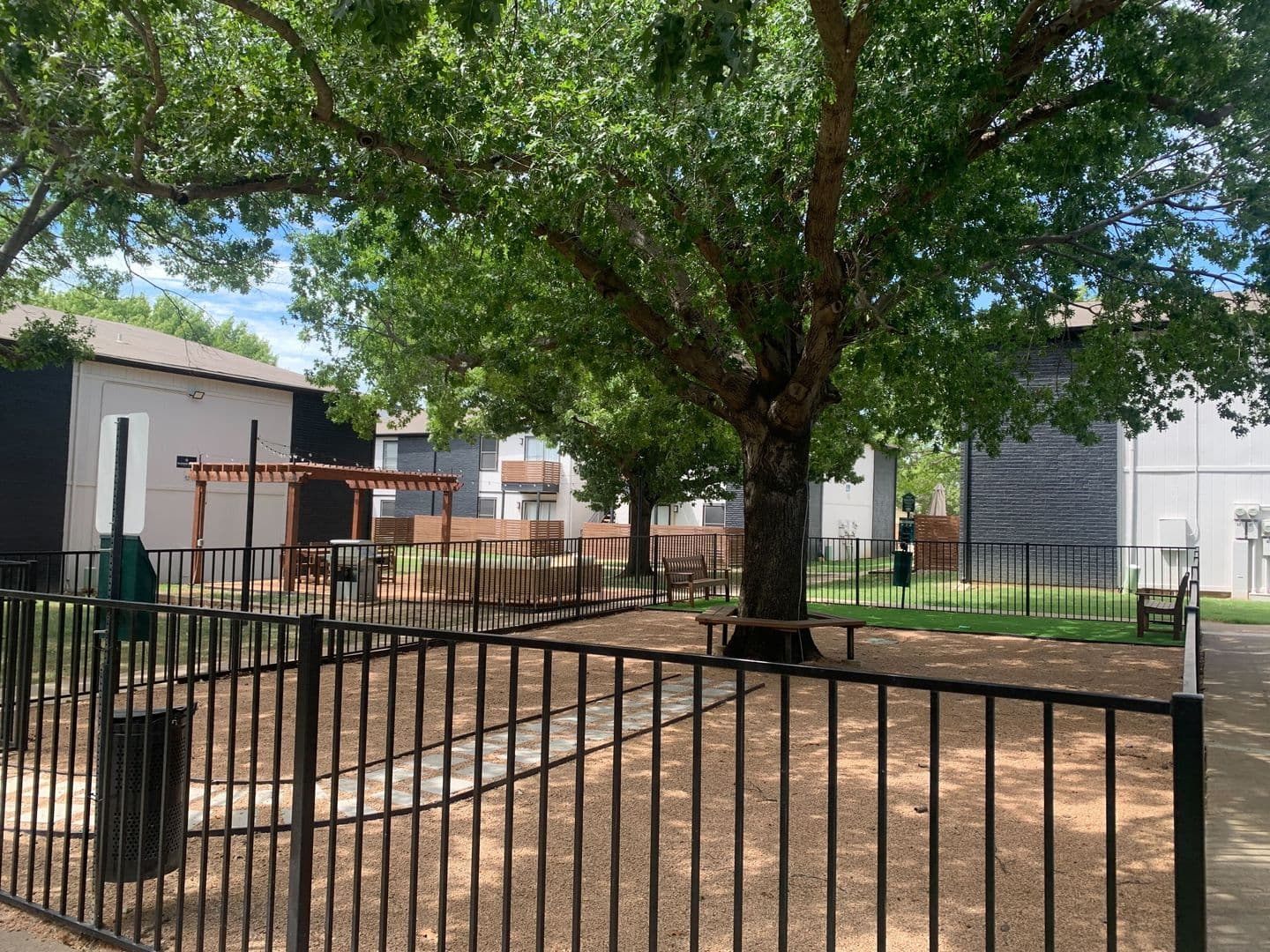 Mansfield Apartment: 1300 E Dallas St.