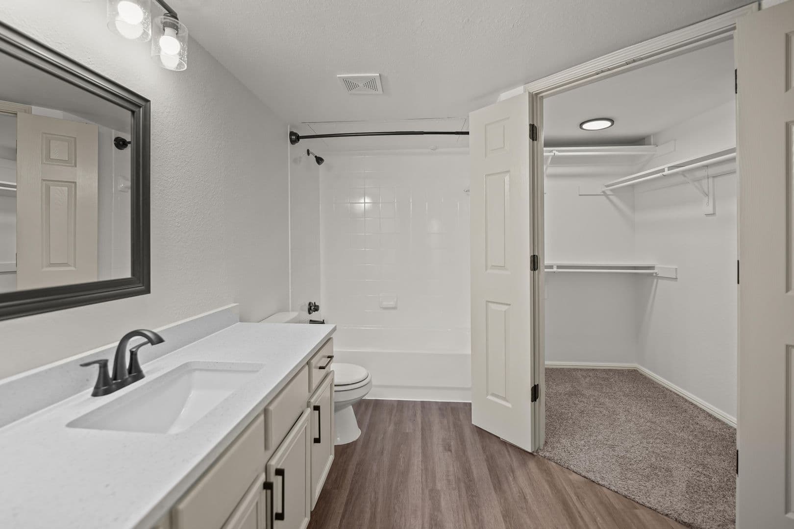Midlothian Apartment: 170 Henderson Street