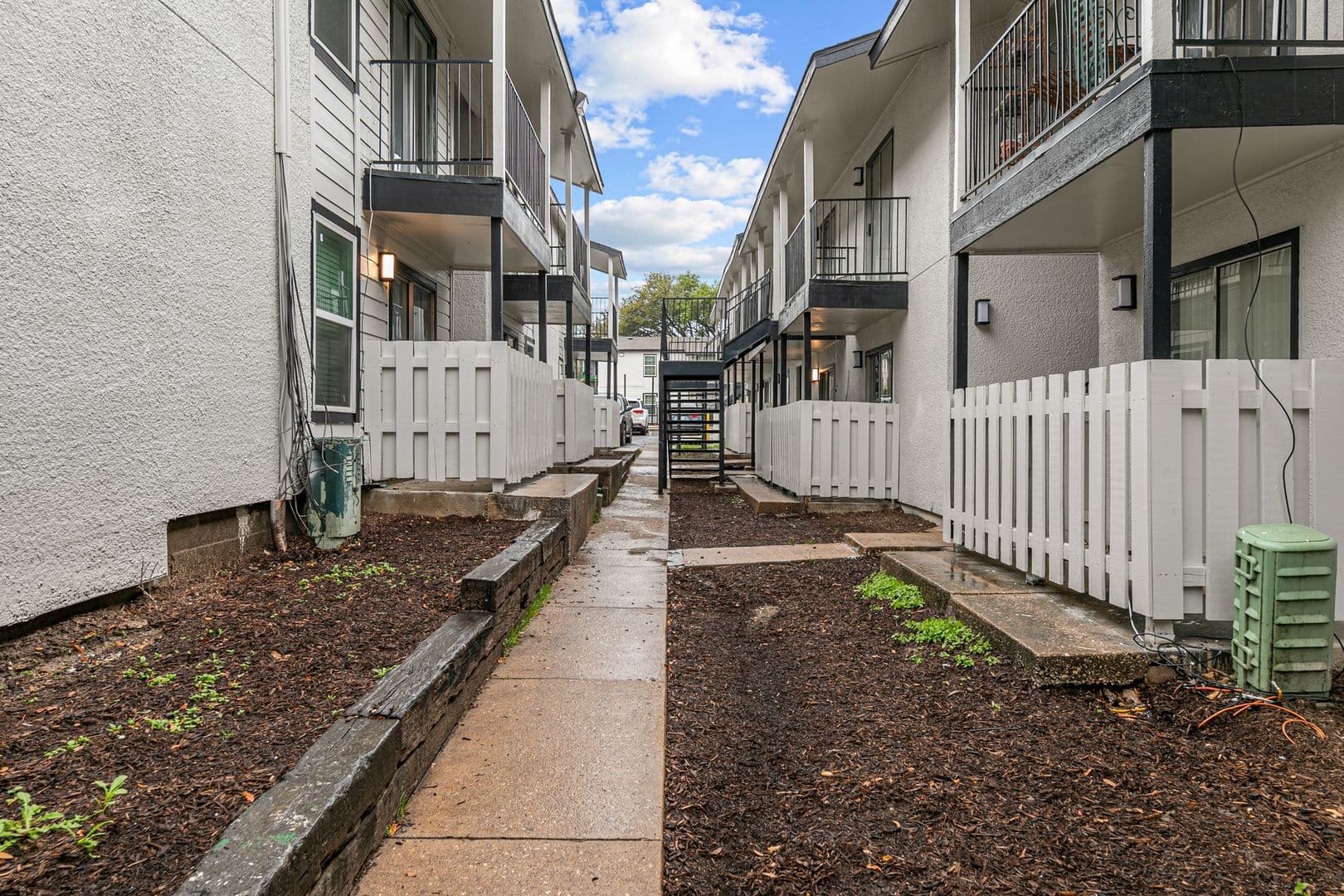 Dallas Apartment: 13266 Emily Rd