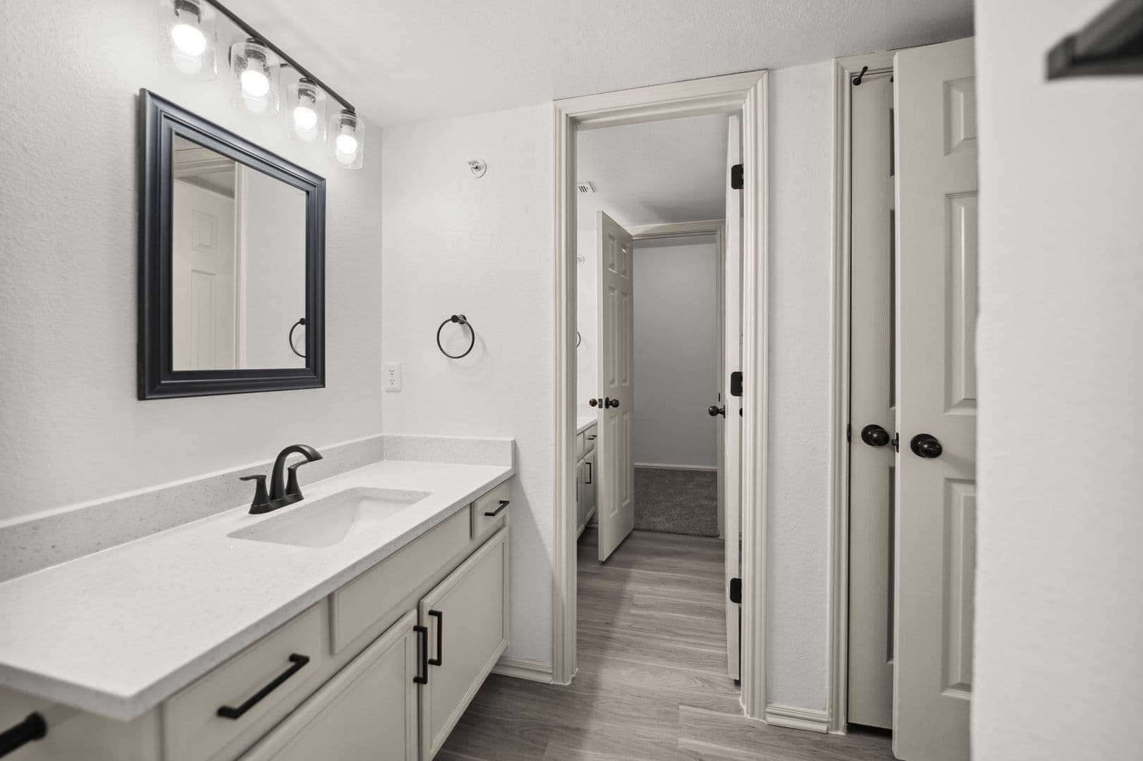 Midlothian Apartment: 170 Henderson Street