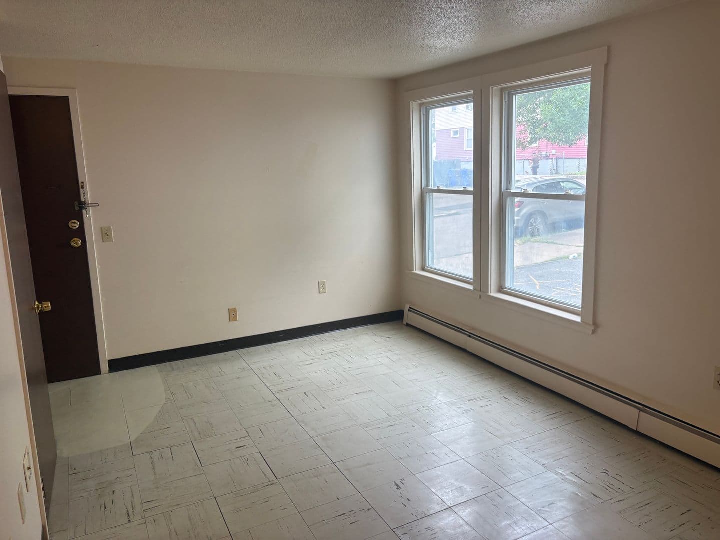 Central Falls Apartment: 3 Sumner Avenue