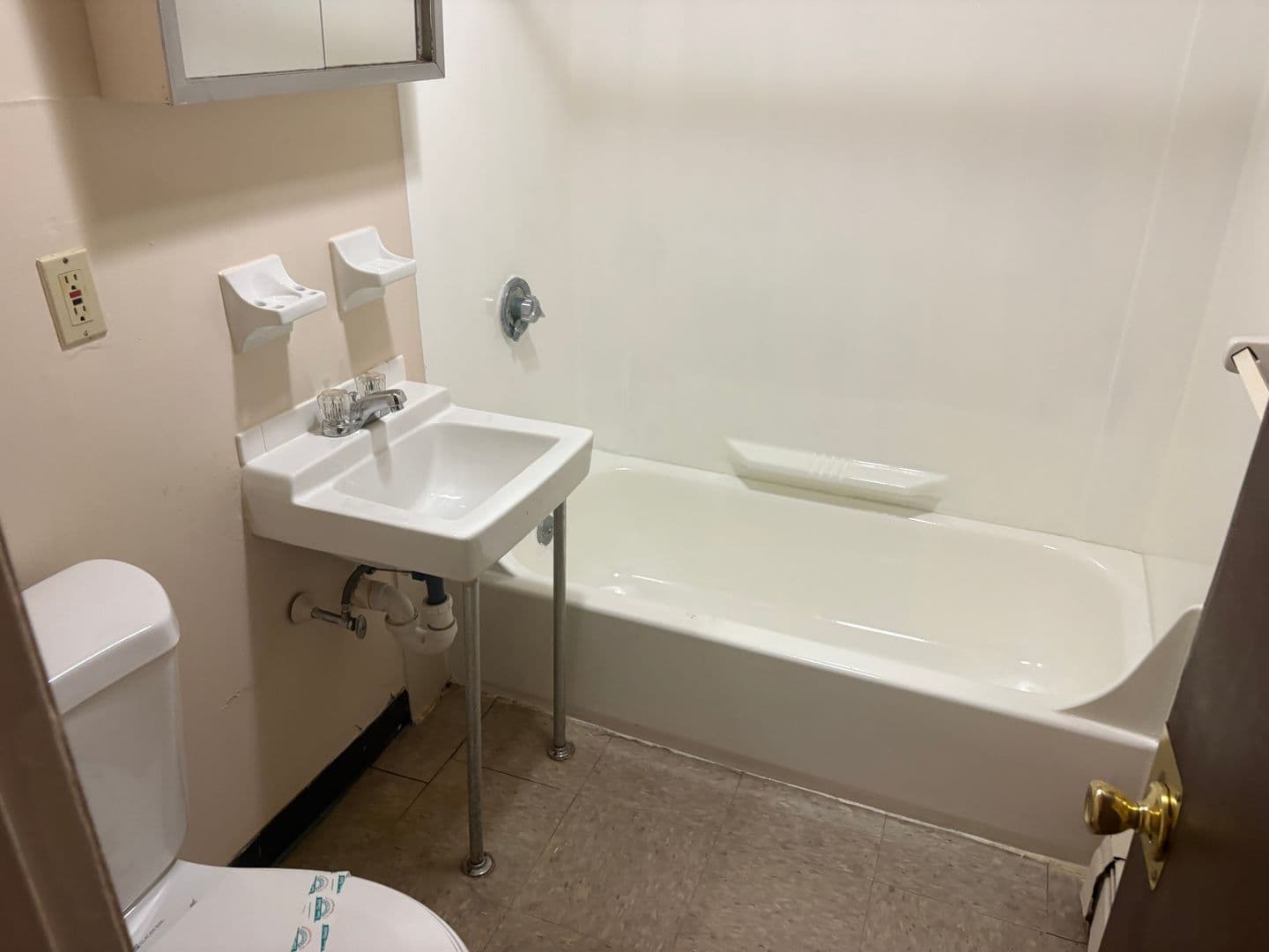 Central Falls Apartment: 3 Sumner Avenue
