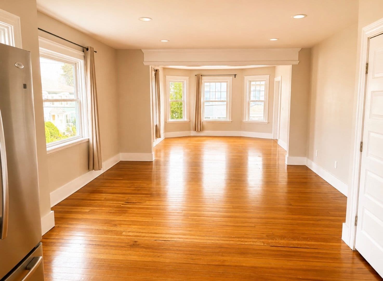 Pawtucket Apartment: 207 Lowden Street