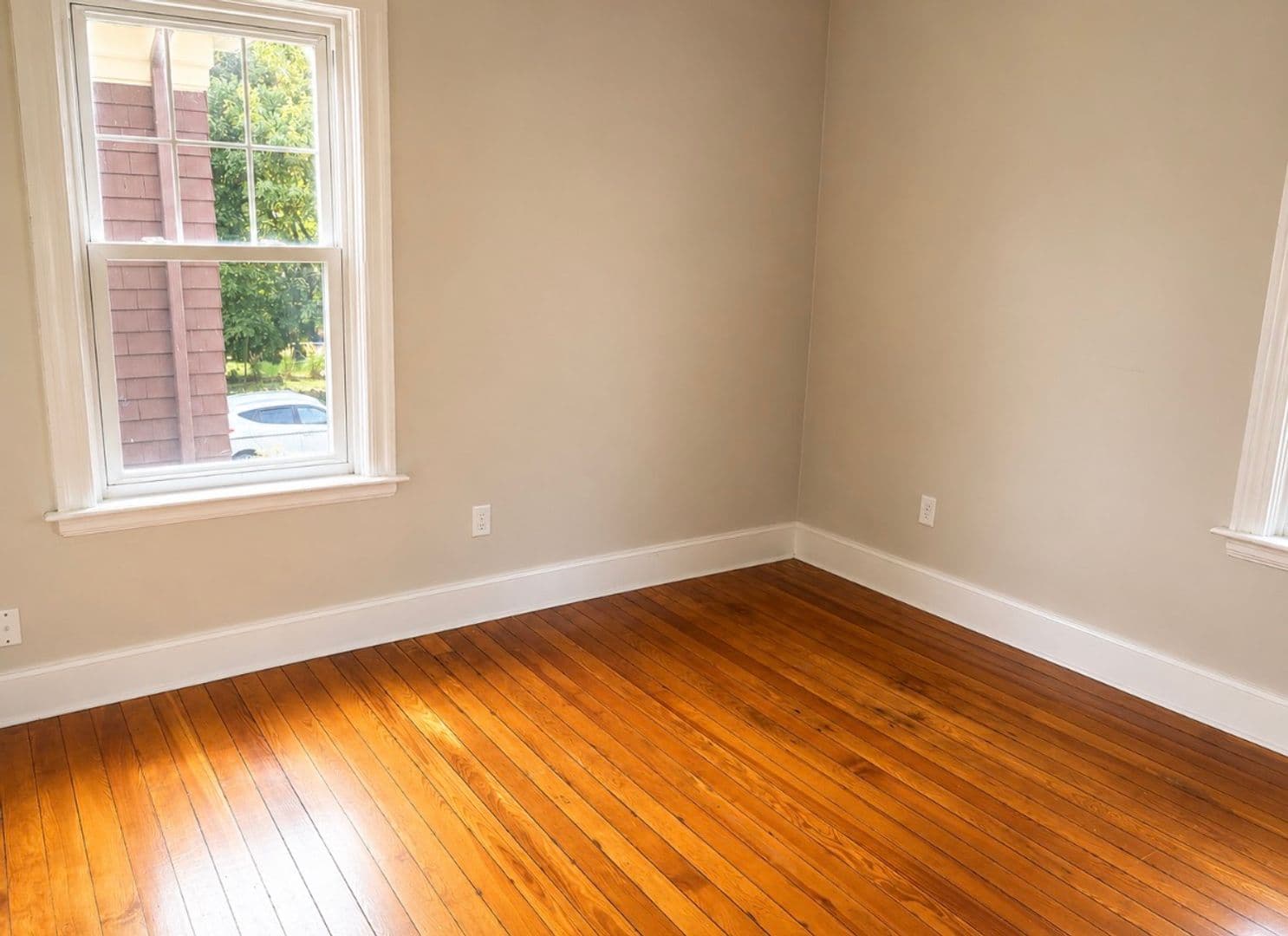 Pawtucket Apartment: 207 Lowden Street