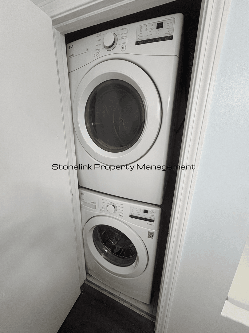 Riverside Apartment: 480 Bullocks Point Avenue