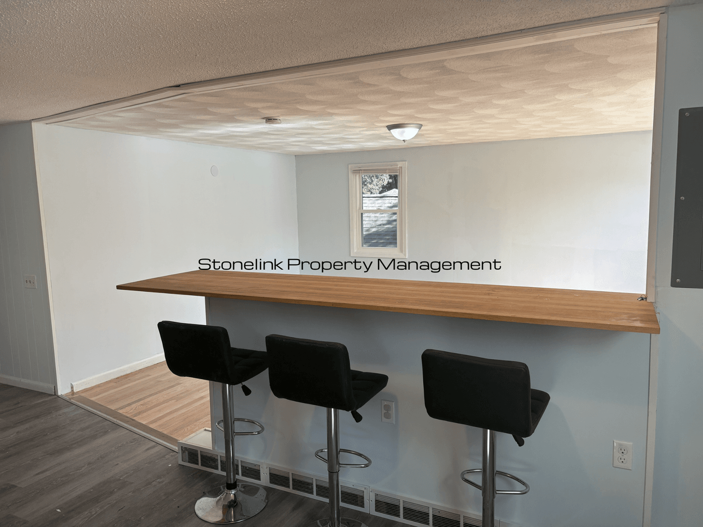 Riverside Apartment: 480 Bullocks Point Avenue