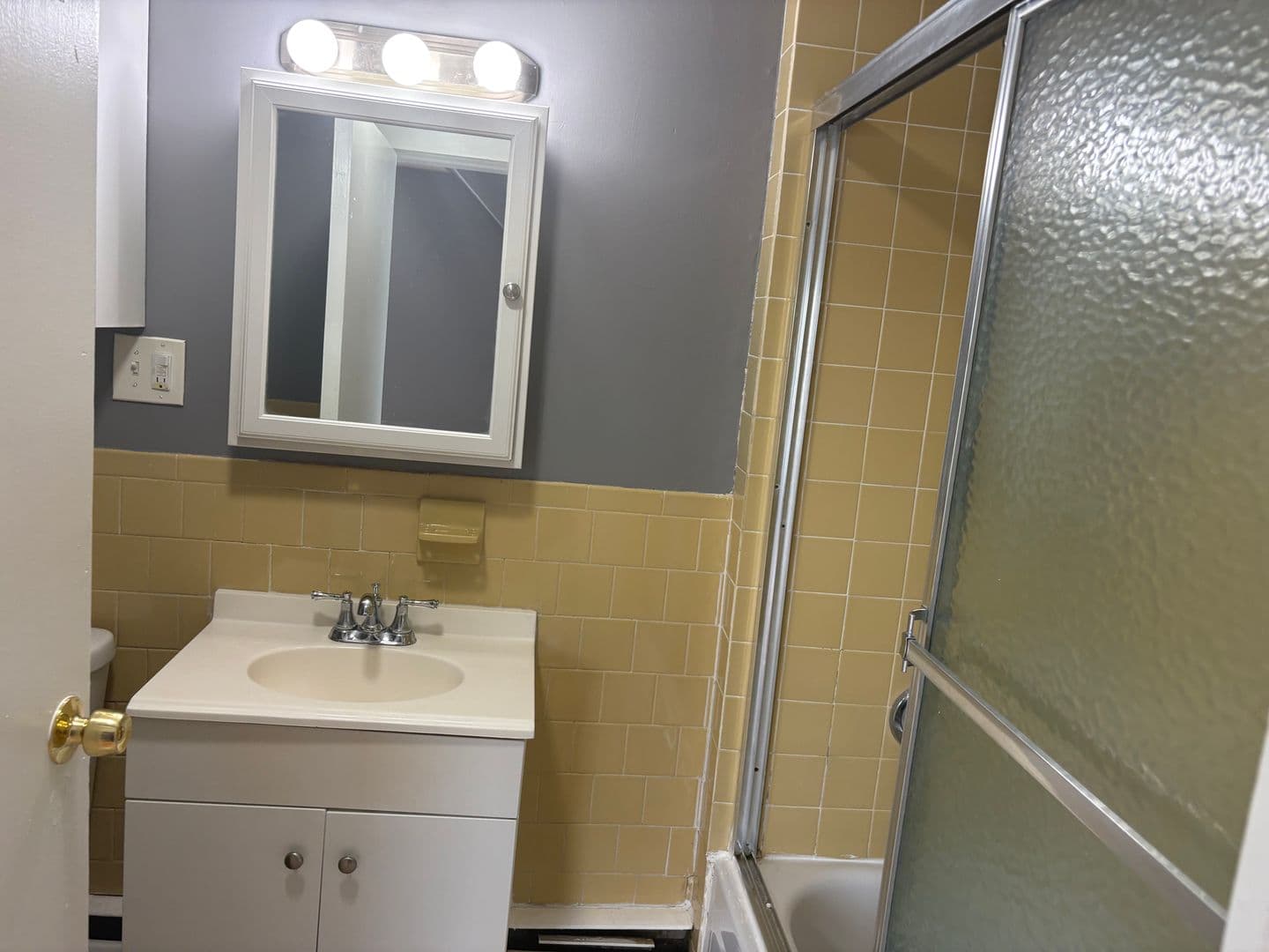 Woonsocket Apartment: 17-19 Hamlet Avenue