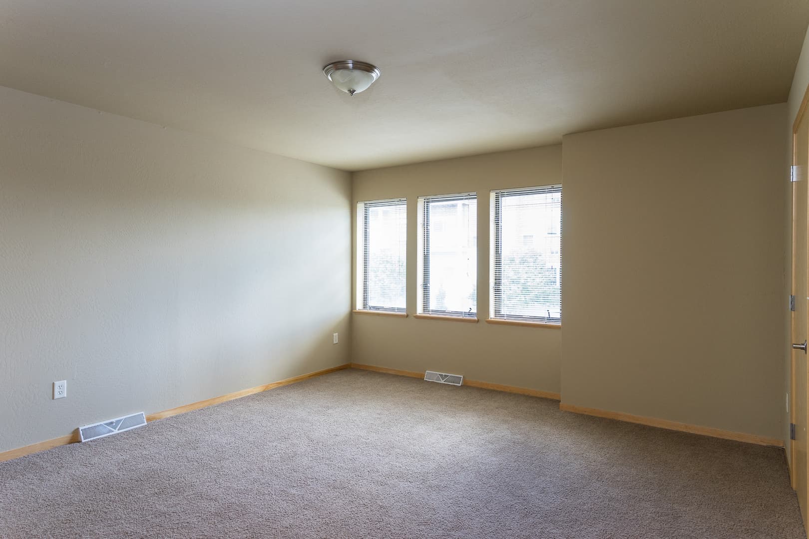 Oshkosh Apartment: 75 - 95 Dawes Street