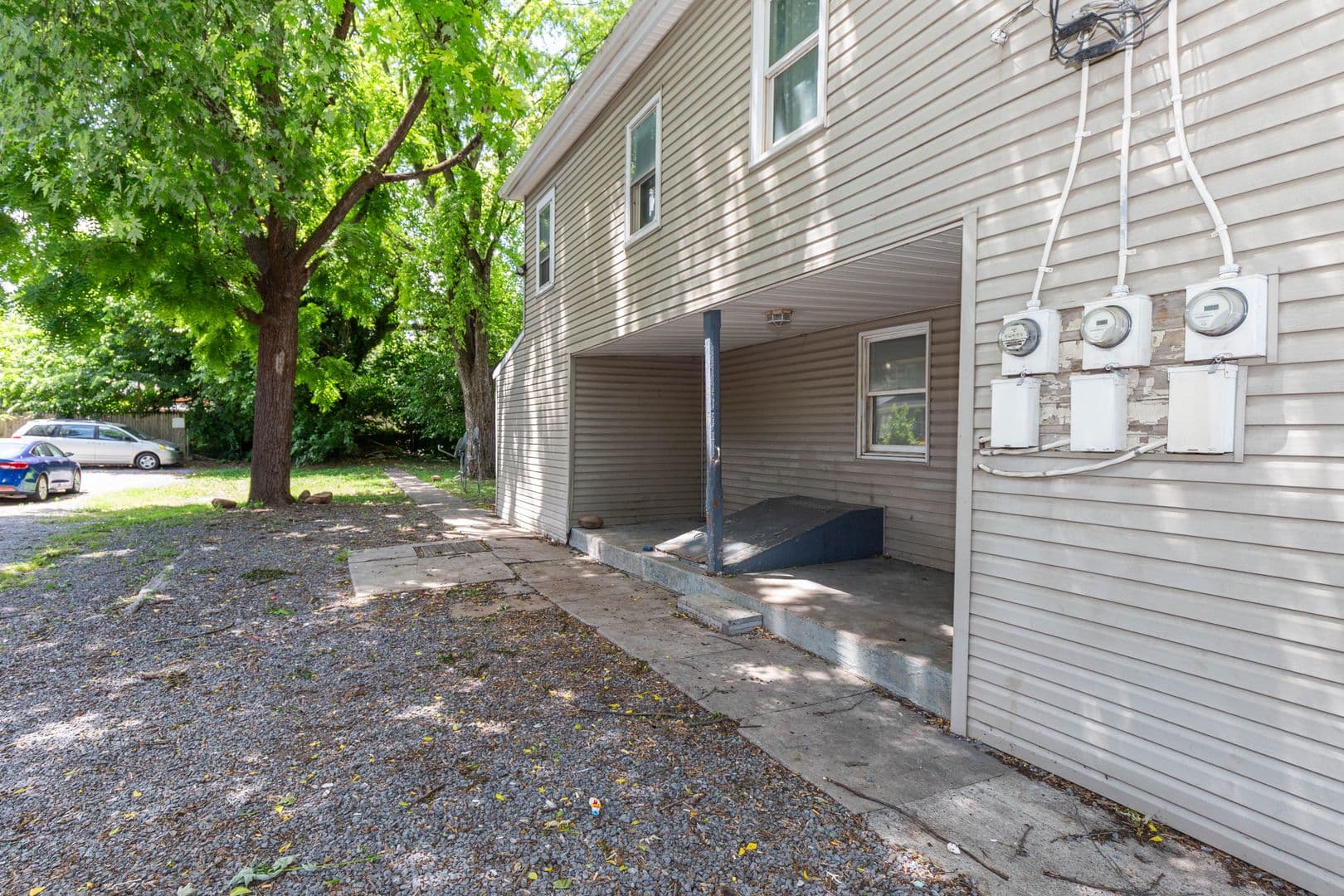 Martinsburg Apartment: 323 Raleigh Street