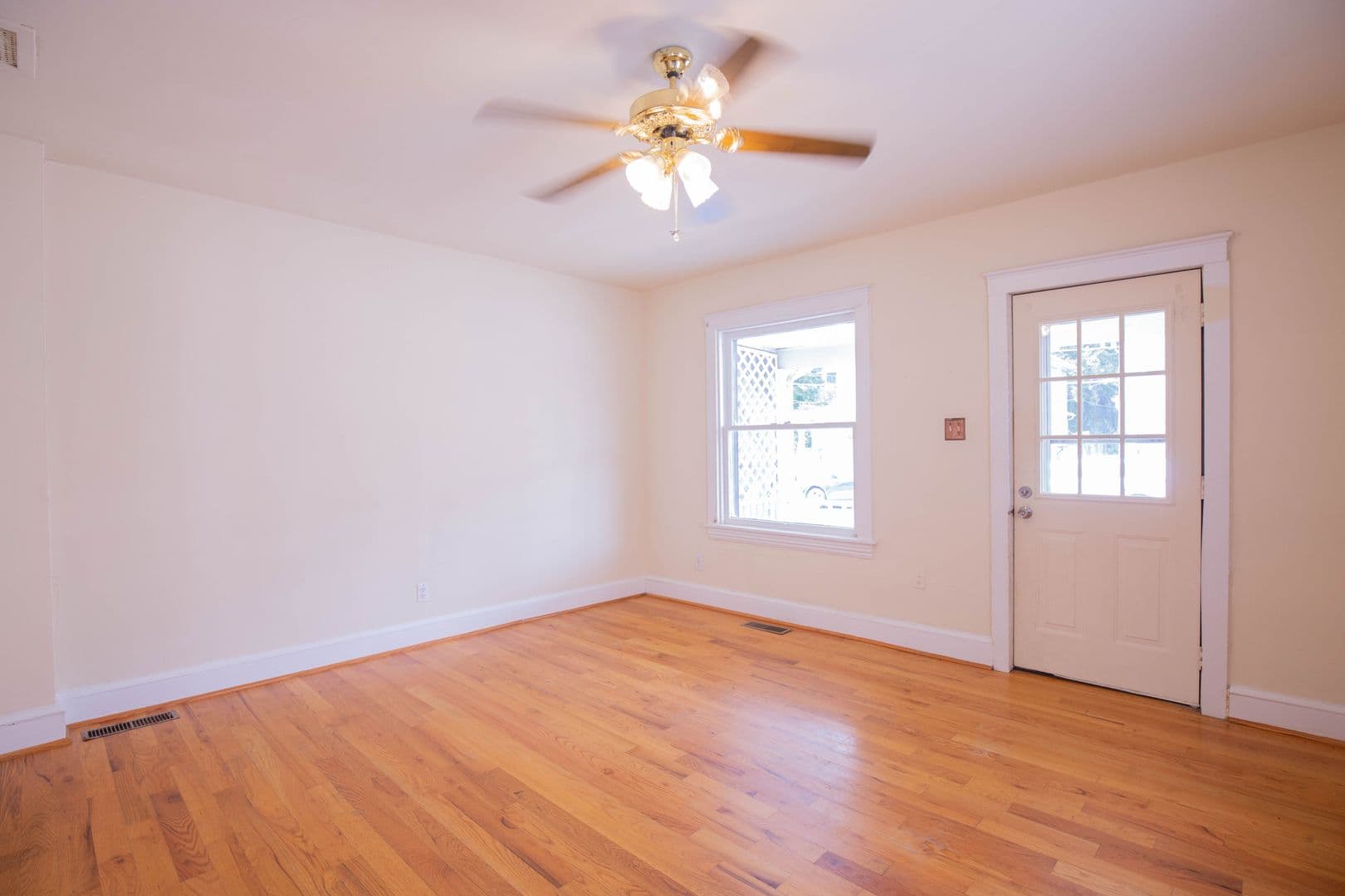 Martinsburg House: 124 S Kentucky Ave