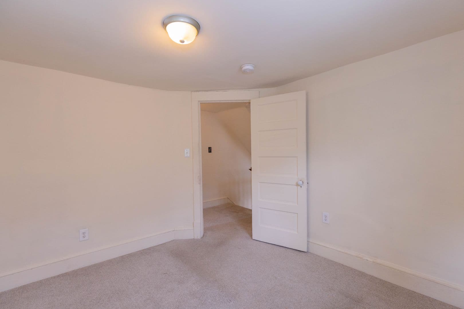 Martinsburg House: 124 S Kentucky Ave