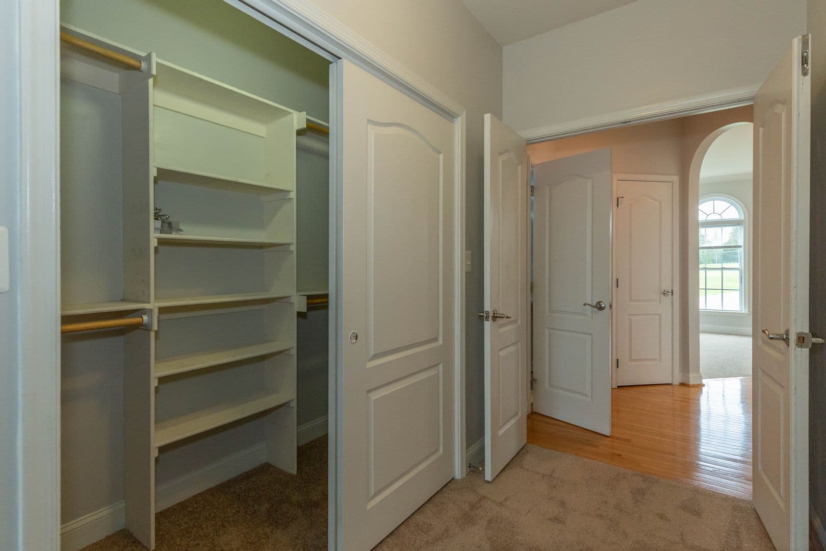 Martinsburg House: 391 Sheerer Dr