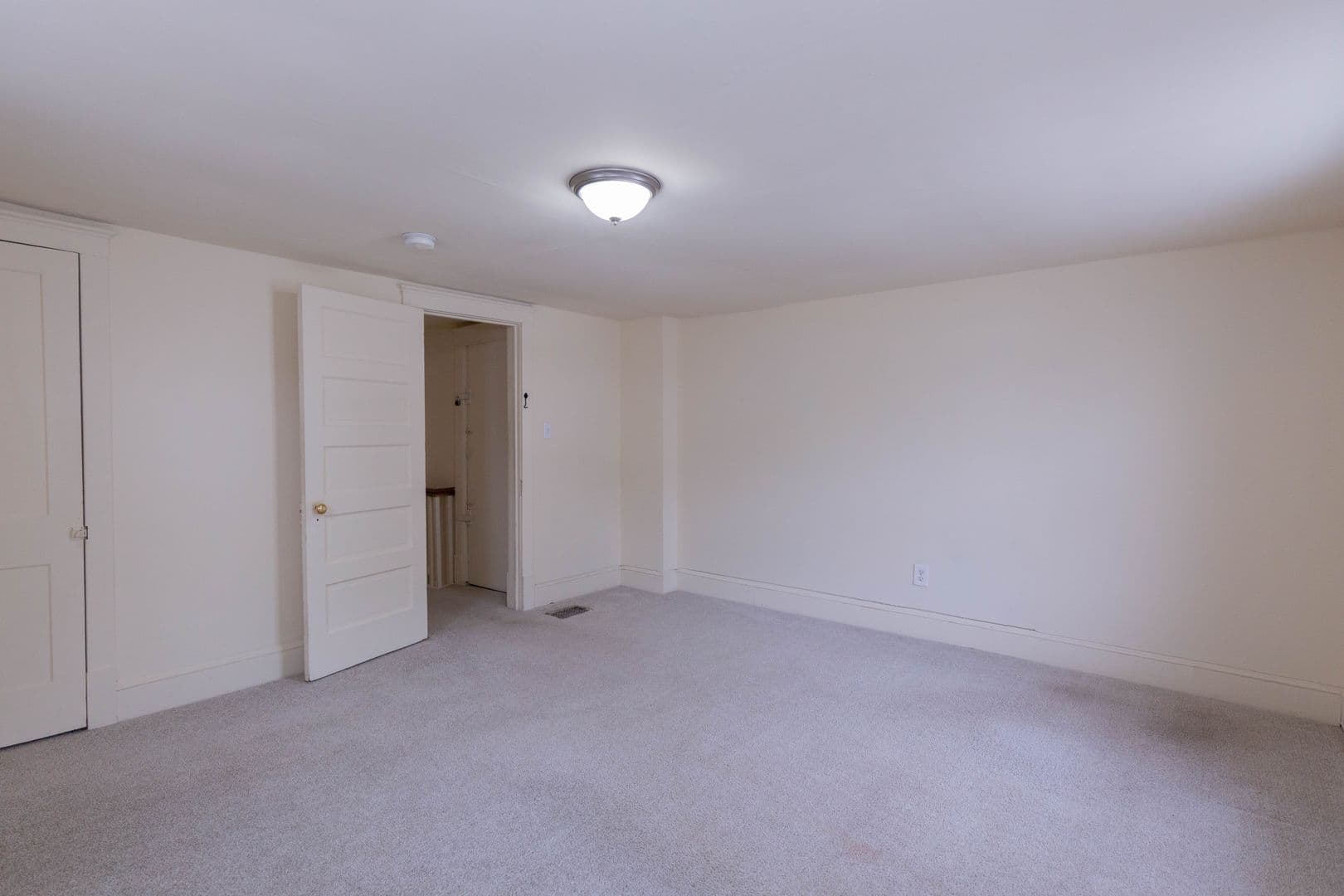 Martinsburg House: 124 S Kentucky Ave