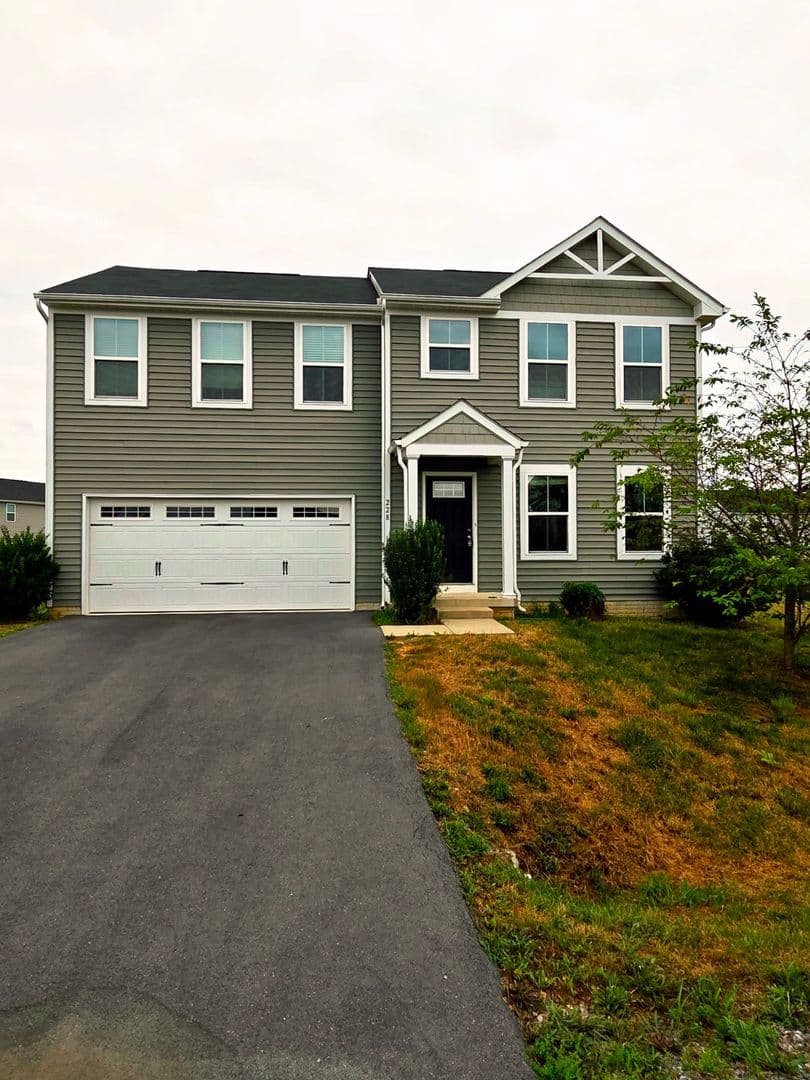 Bunker Hill House: 228 Chandlers Glen