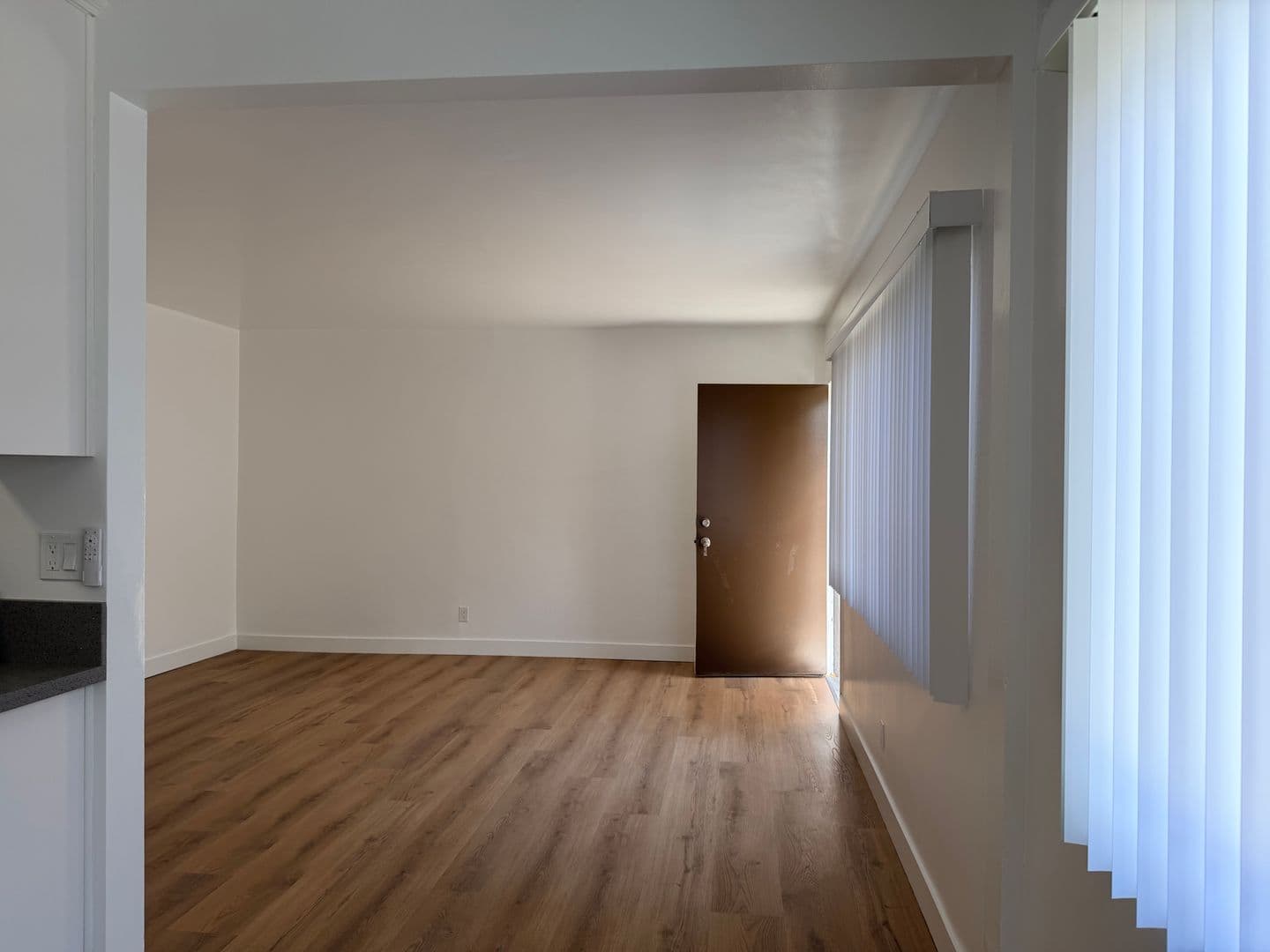 Long Beach Apartment: 759 Freeman Ave