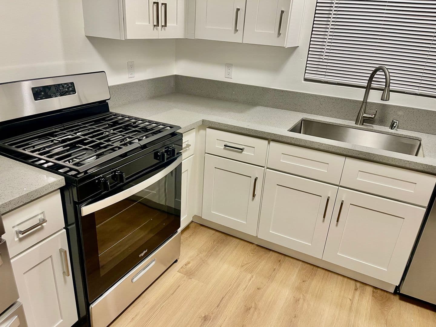 LONG BEACH Apartment: 2501 E 4TH ST