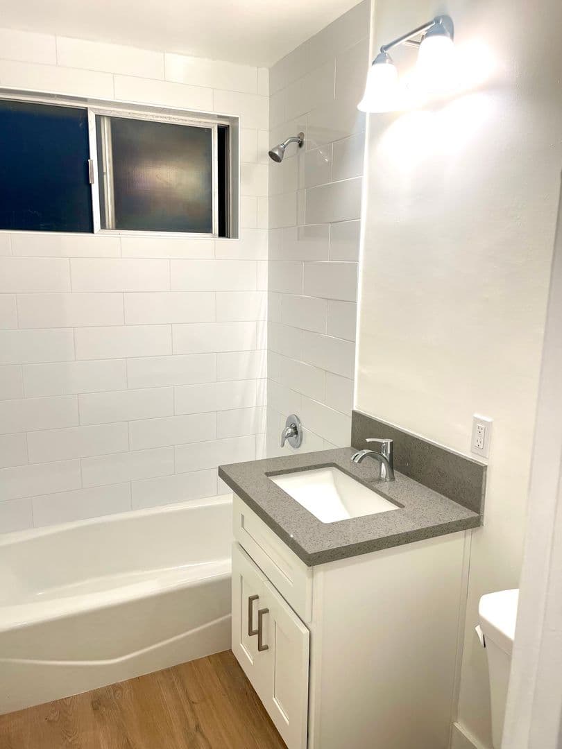 LONG BEACH Apartment: 2501 E 4TH ST