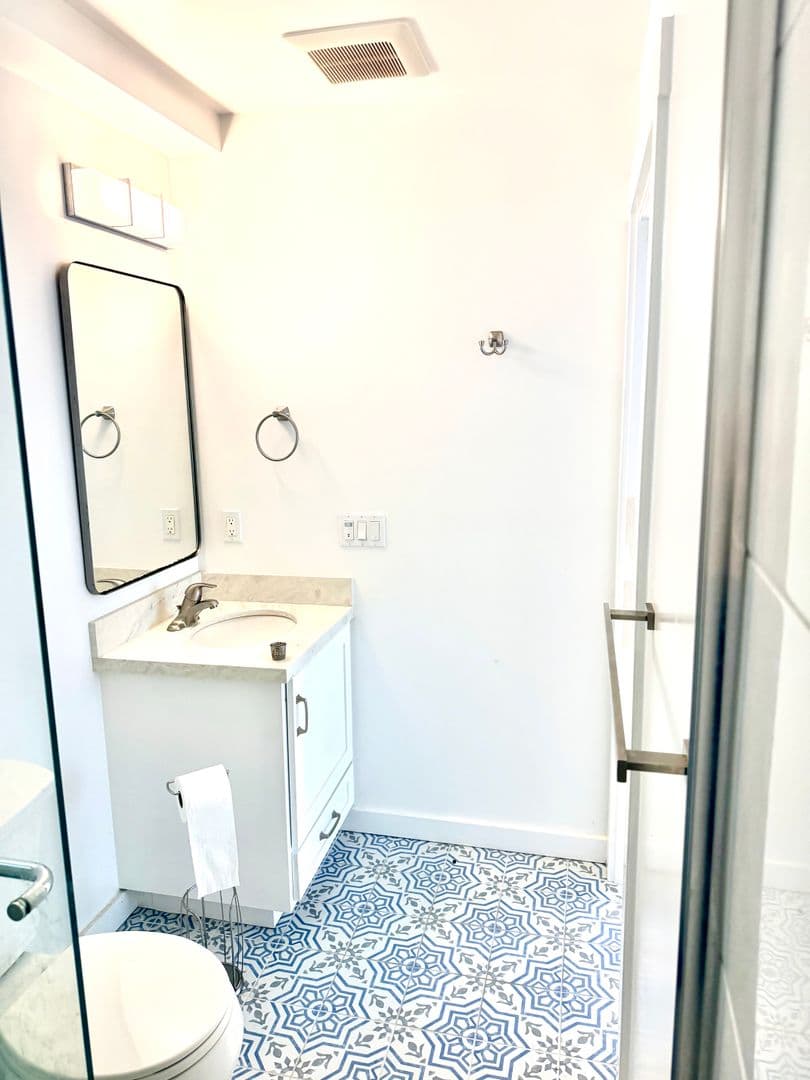 LONG BEACH Apartment: 268 SAINT JOSEPH AVE