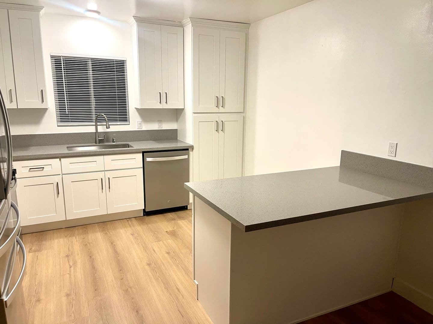 LONG BEACH Apartment: 2501 E 4TH ST