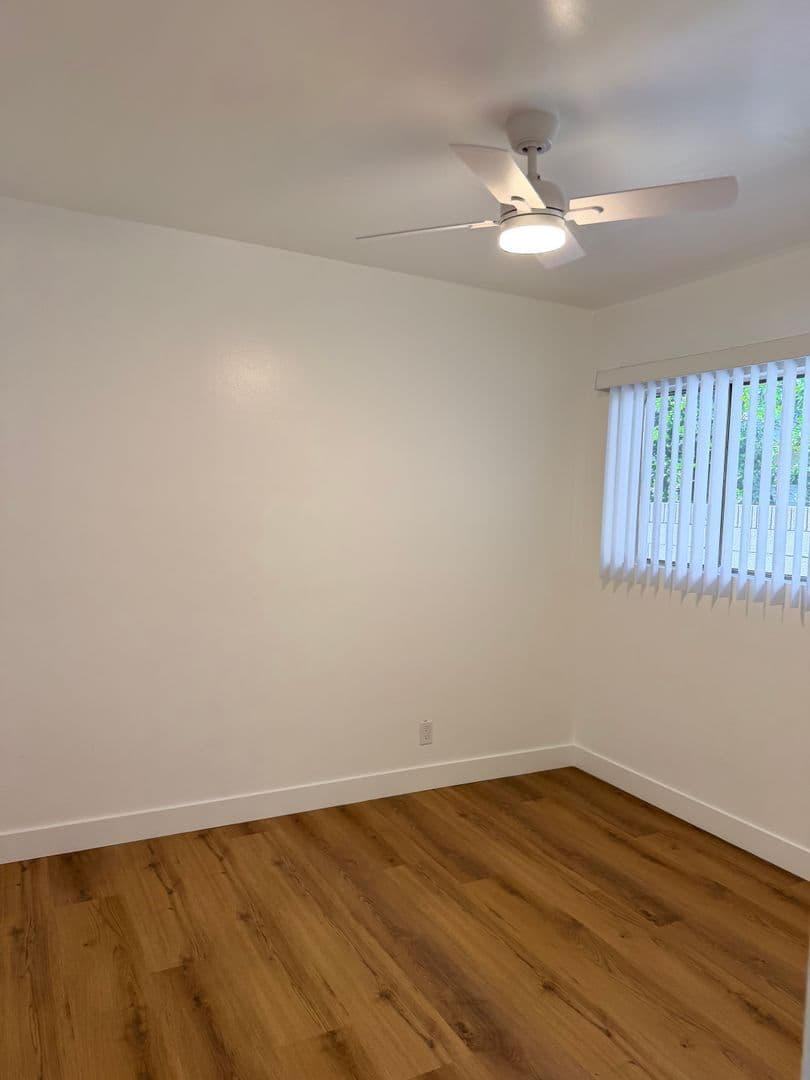 Long Beach Apartment: 759 Freeman Ave