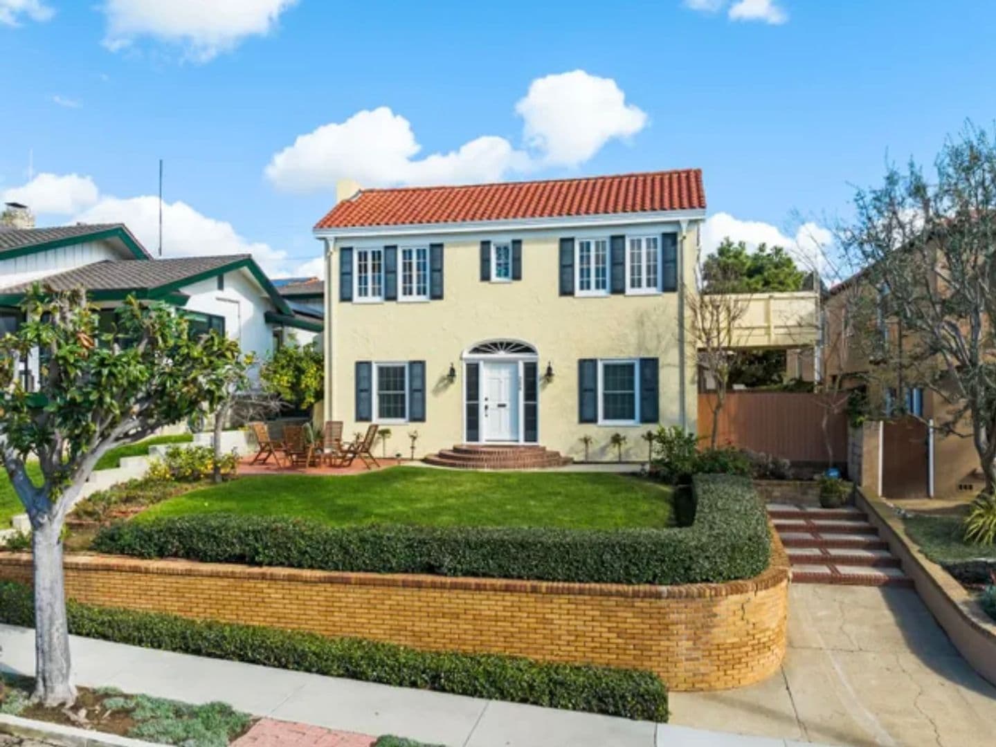 LONG BEACH Apartment: 268 SAINT JOSEPH AVE