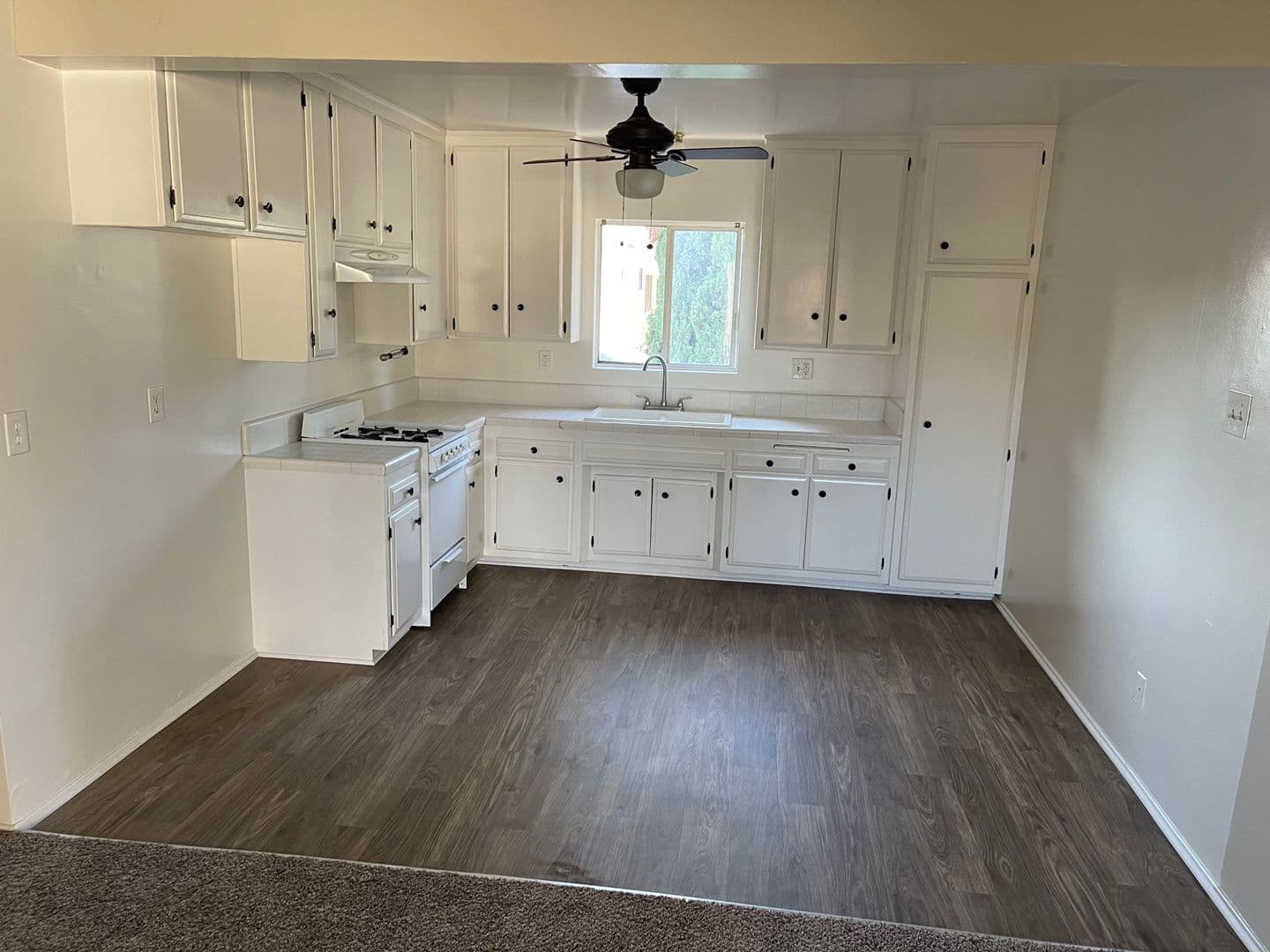 LONG BEACH Apartment: 2501 E 4TH ST