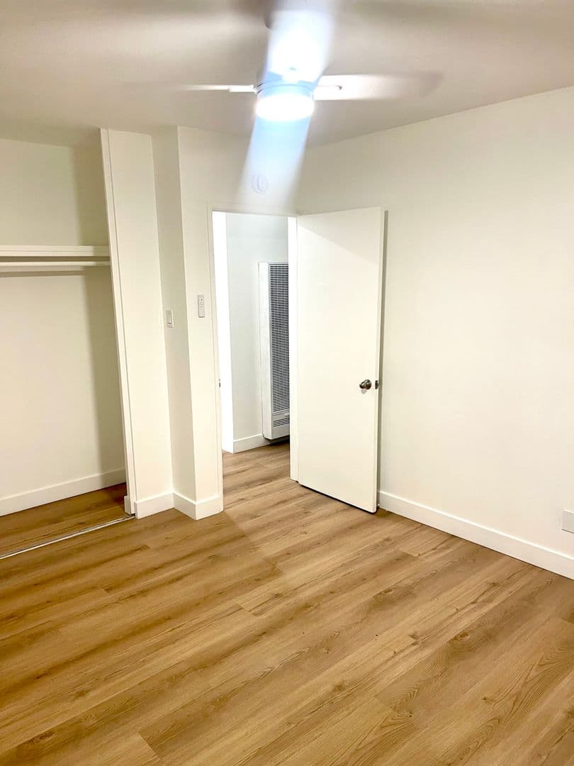 LONG BEACH Apartment: 2501 E 4TH ST