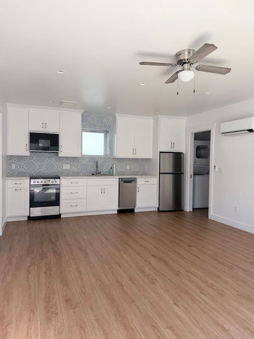 LONG BEACH Apartment: 268 SAINT JOSEPH AVE