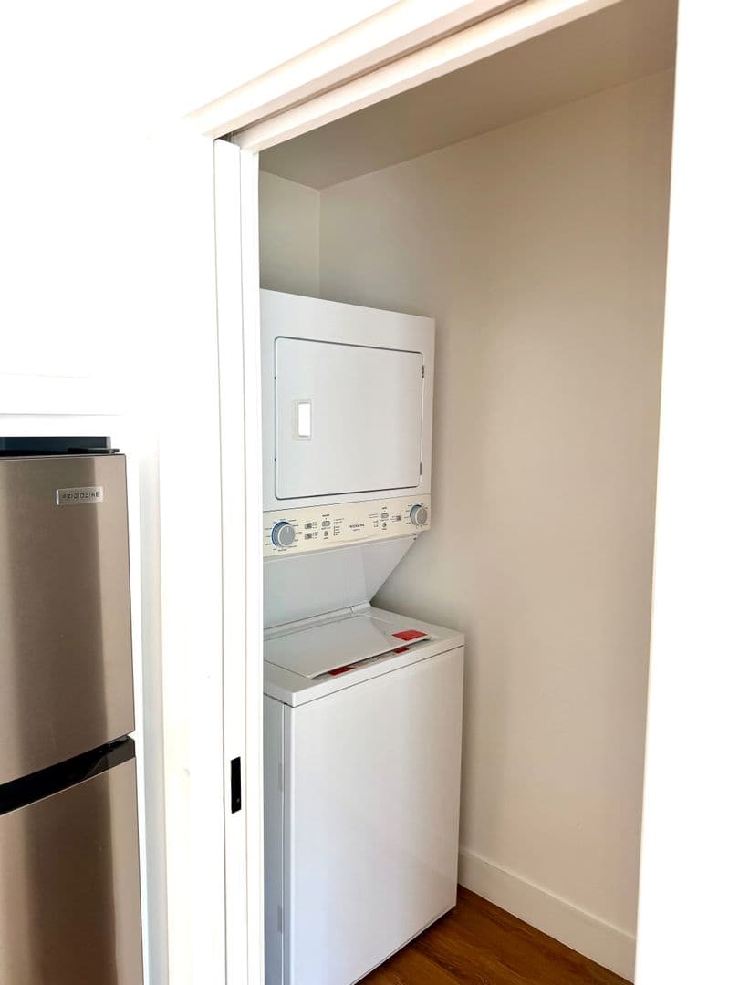 LONG BEACH Apartment: 268 SAINT JOSEPH AVE