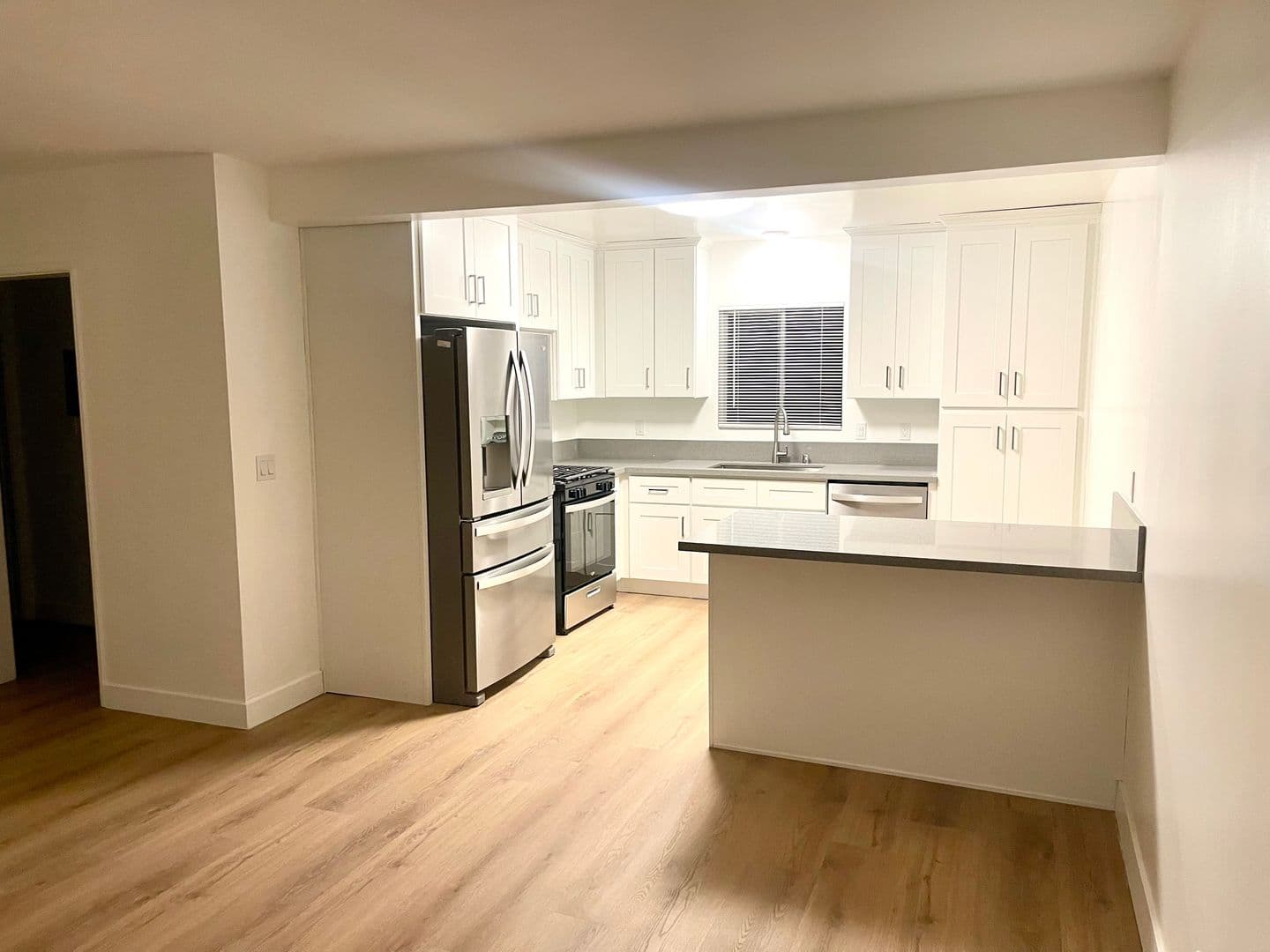 LONG BEACH Apartment: 2501 E 4TH ST