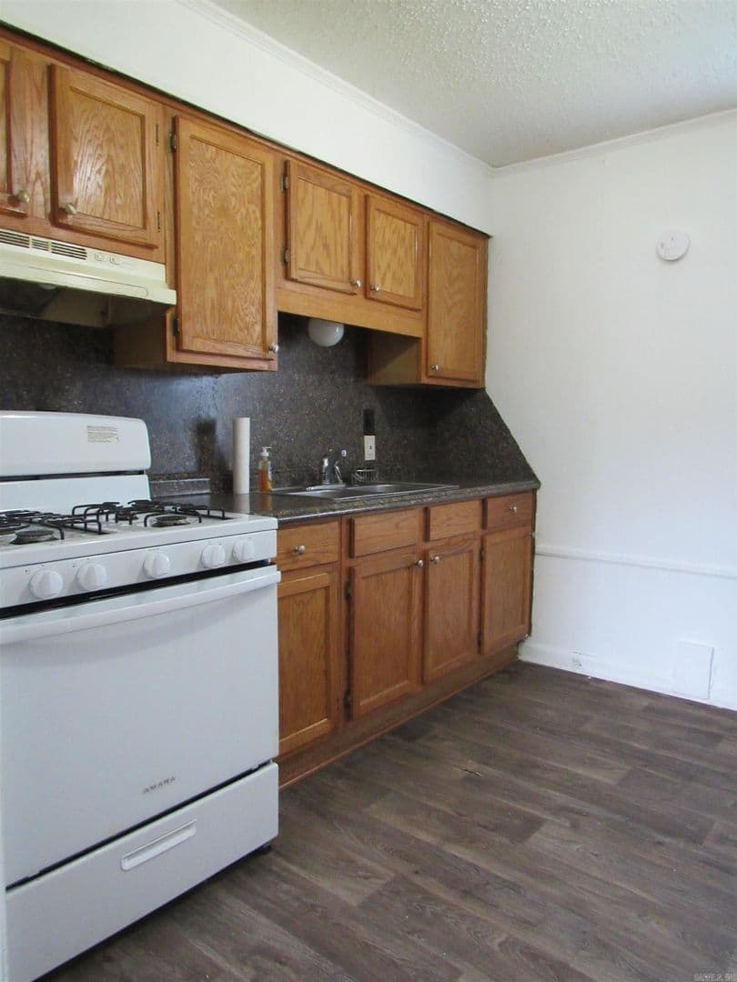 Lonoke House: 613 Hamburg