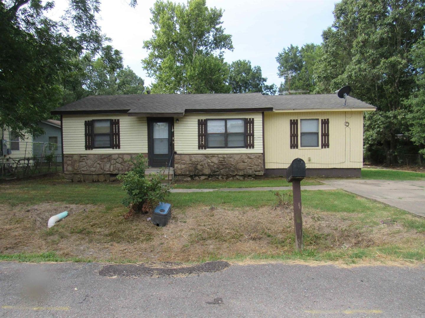 Lonoke House: 613 Hamburg