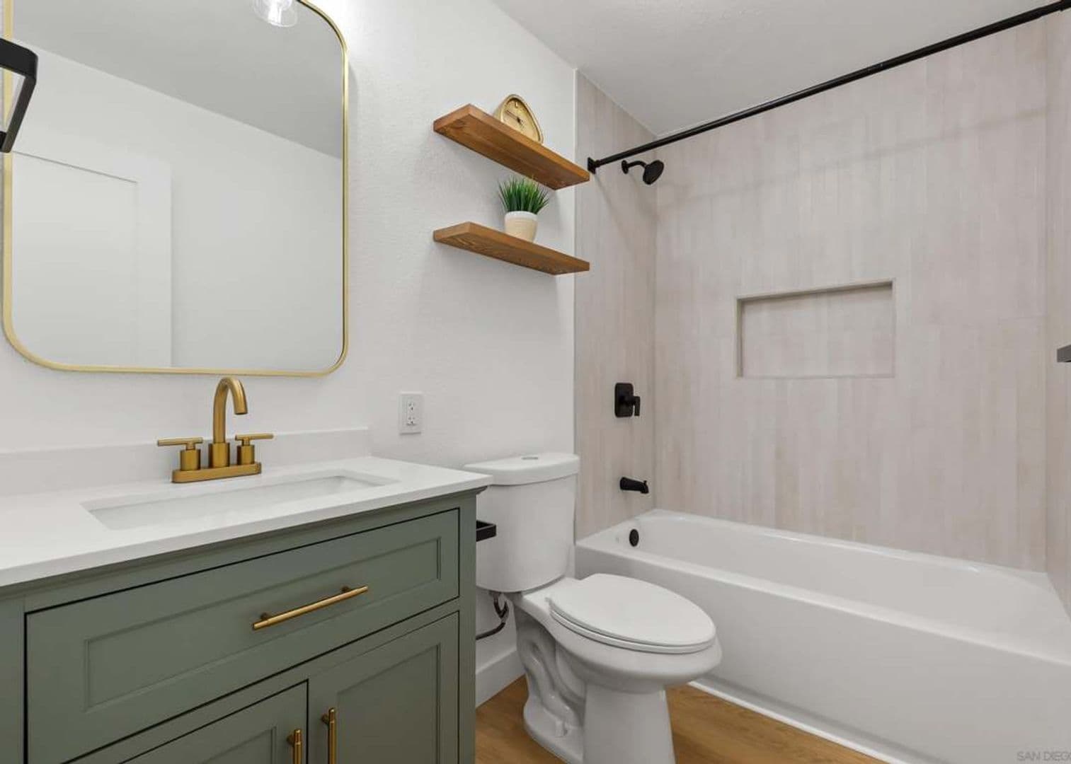 San Diego Apartment: 2715 A Street