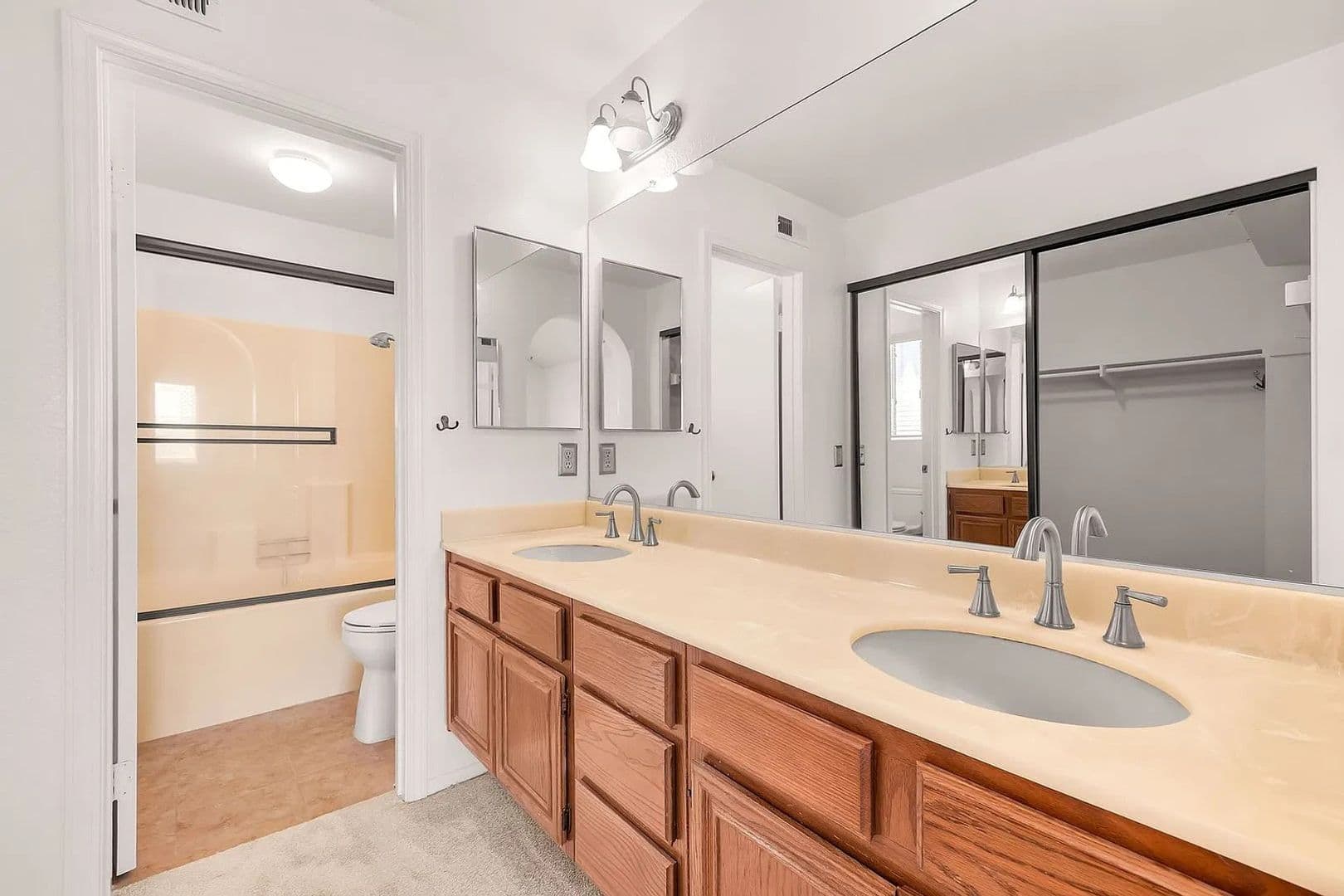 El Cajon House: 12030 Via Felicia