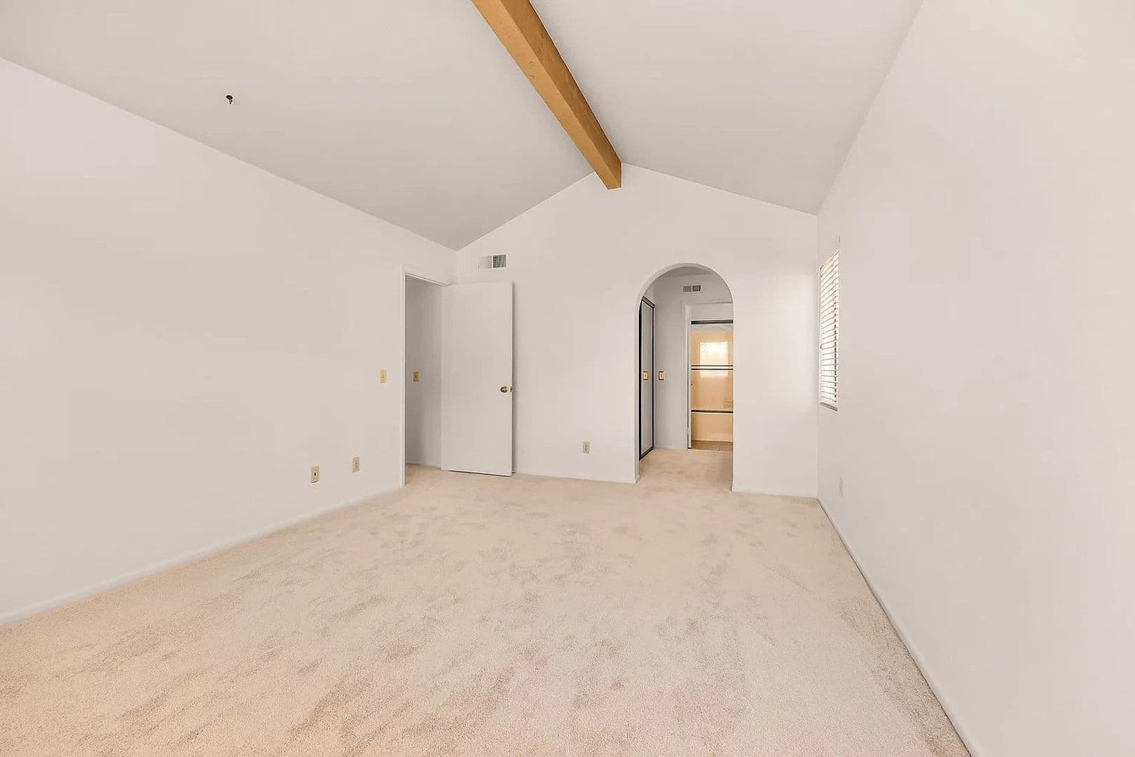 El Cajon House: 12030 Via Felicia