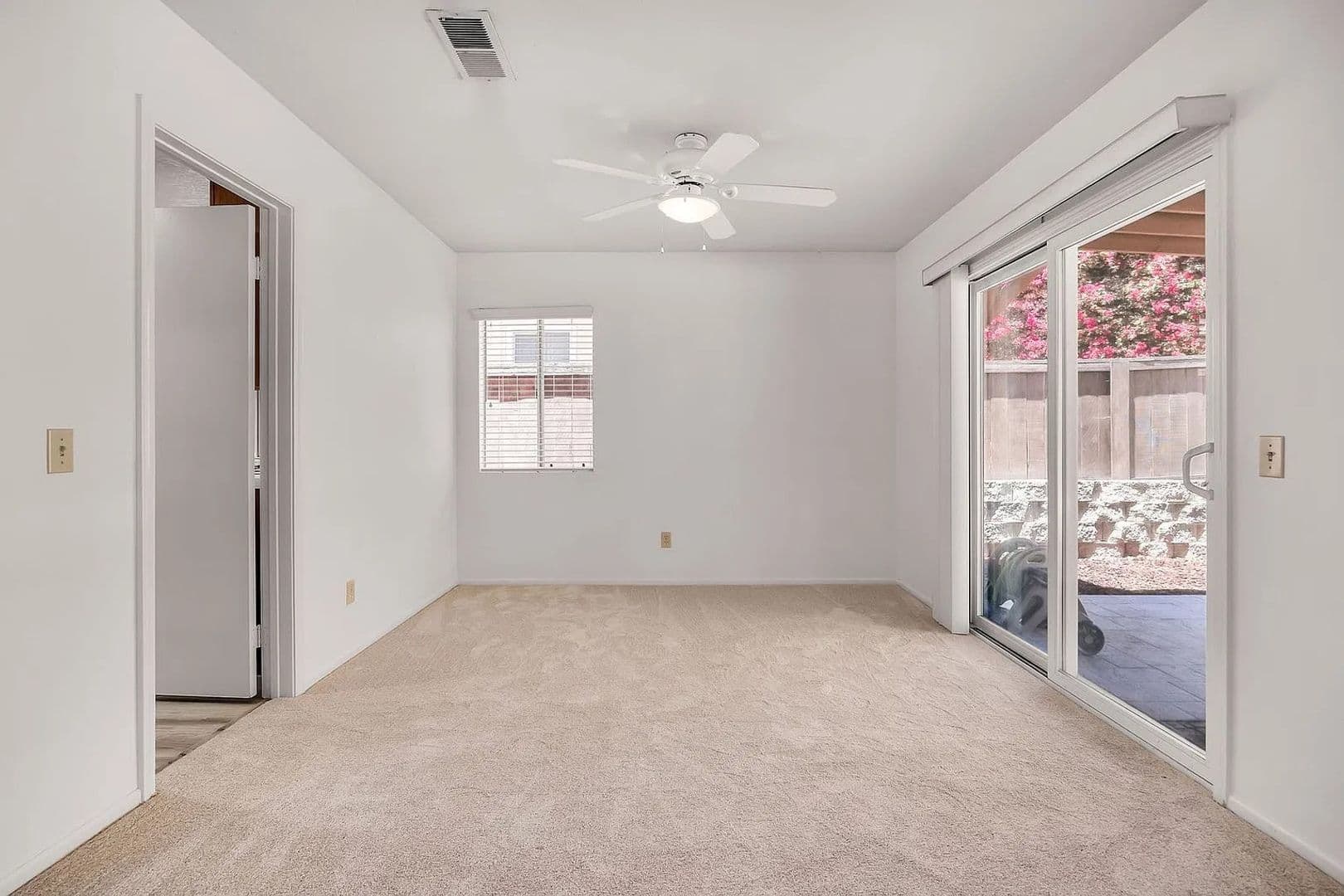 El Cajon House: 12030 Via Felicia