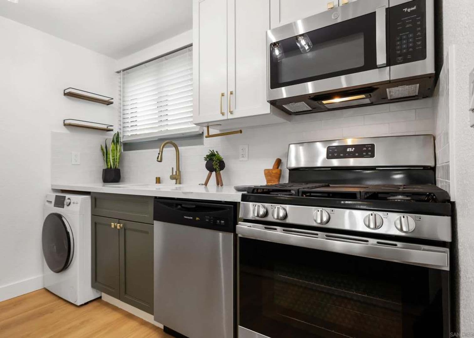 San Diego Apartment: 2715 A Street