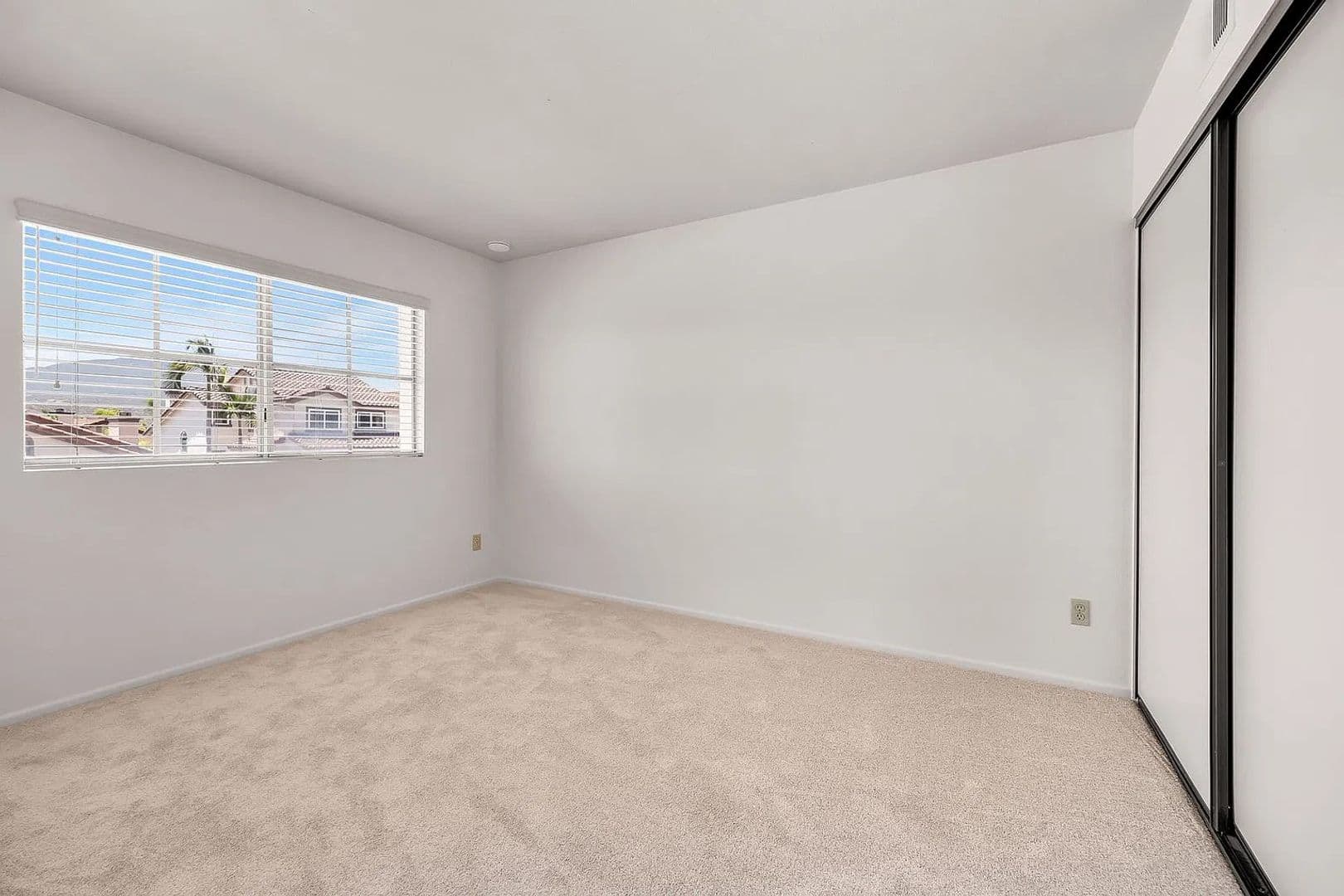 El Cajon House: 12030 Via Felicia
