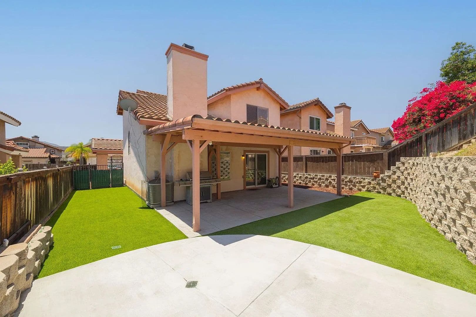 El Cajon House: 12030 Via Felicia