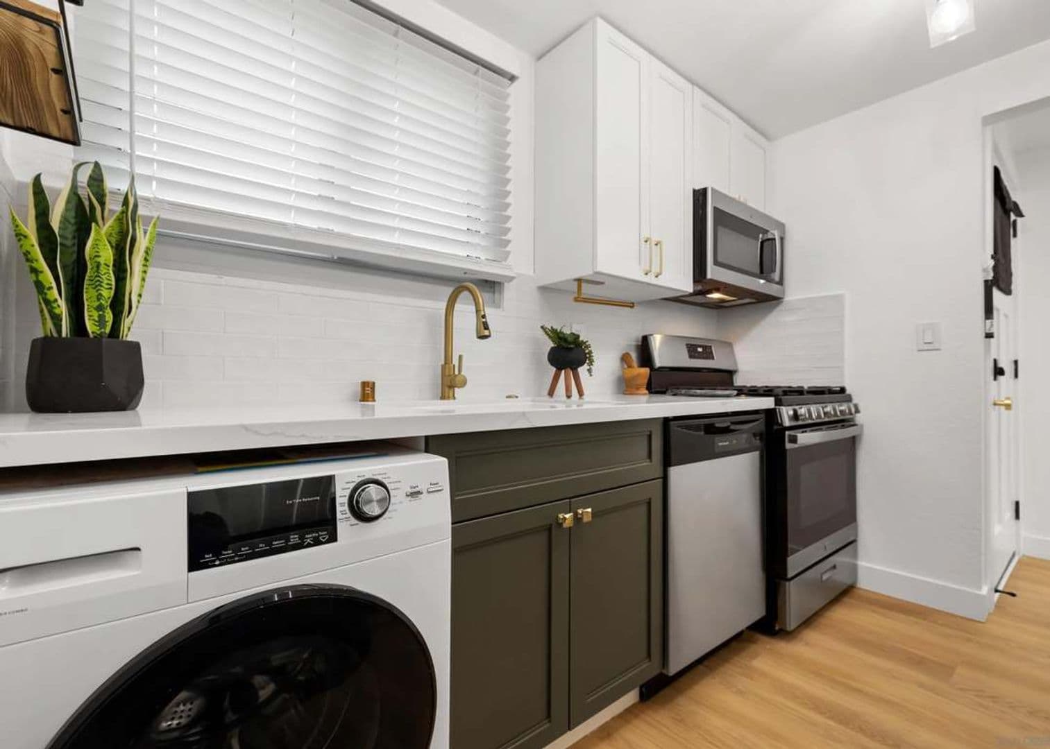 San Diego Apartment: 2715 A Street