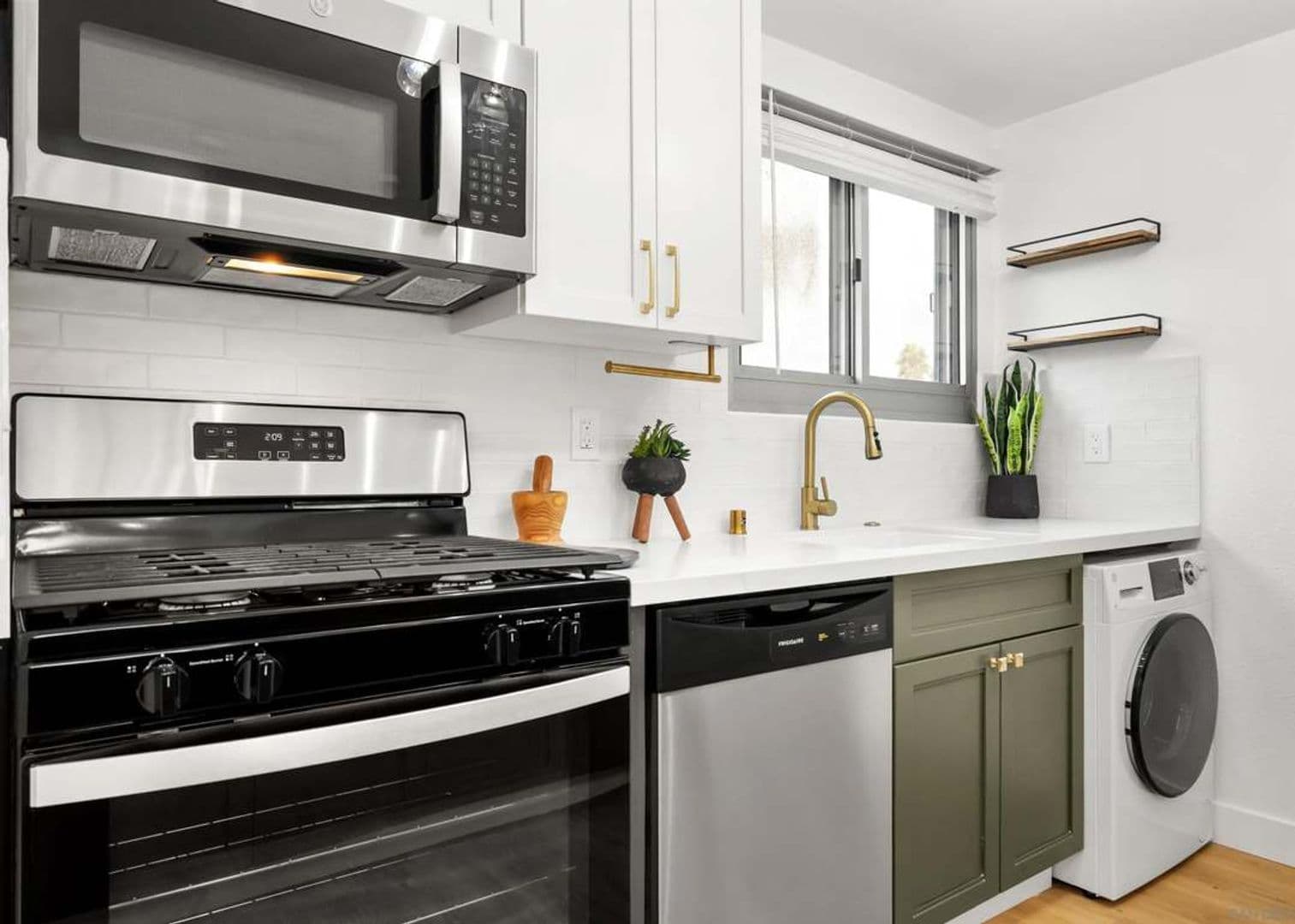 San Diego Apartment: 2715 A Street