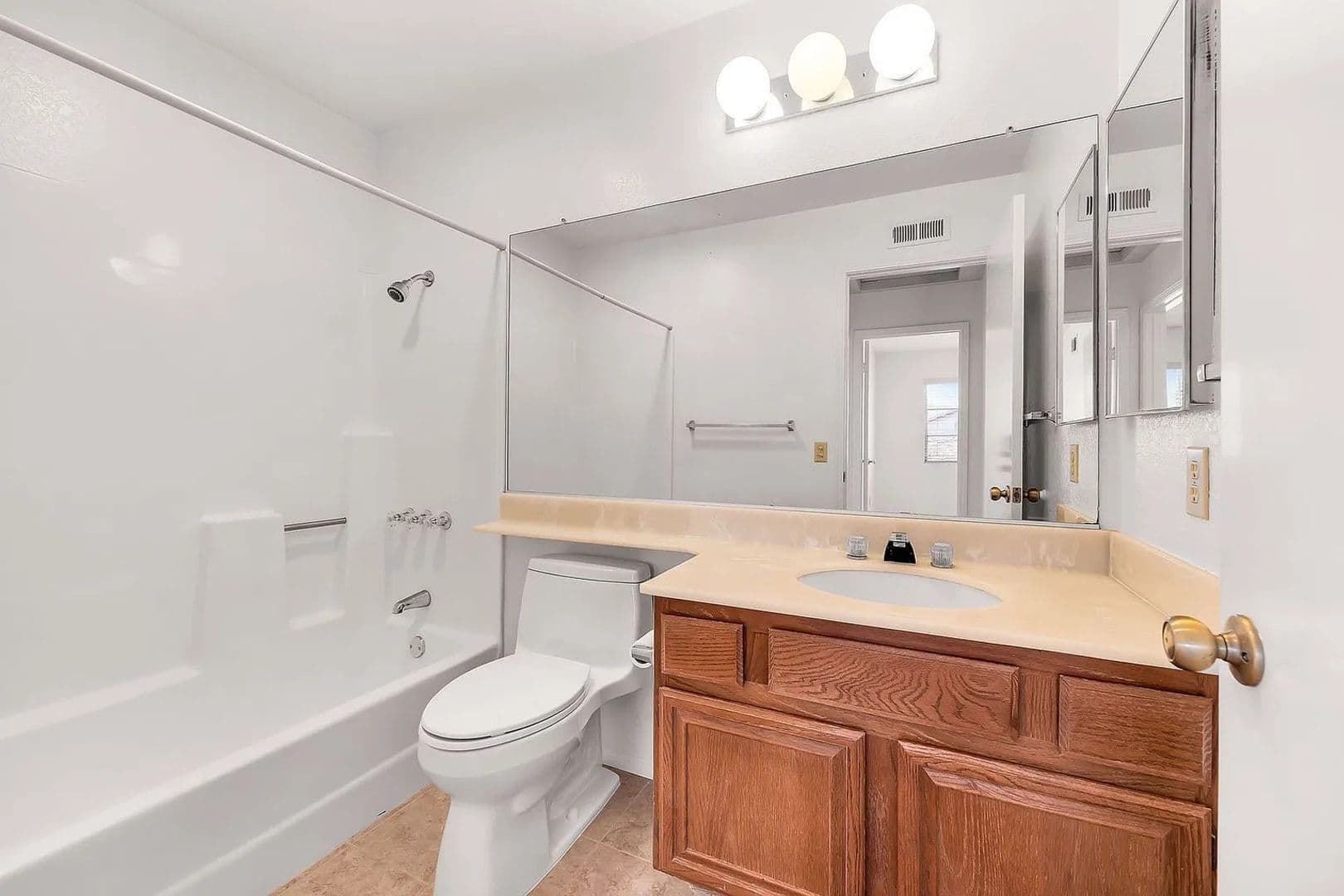 El Cajon House: 12030 Via Felicia