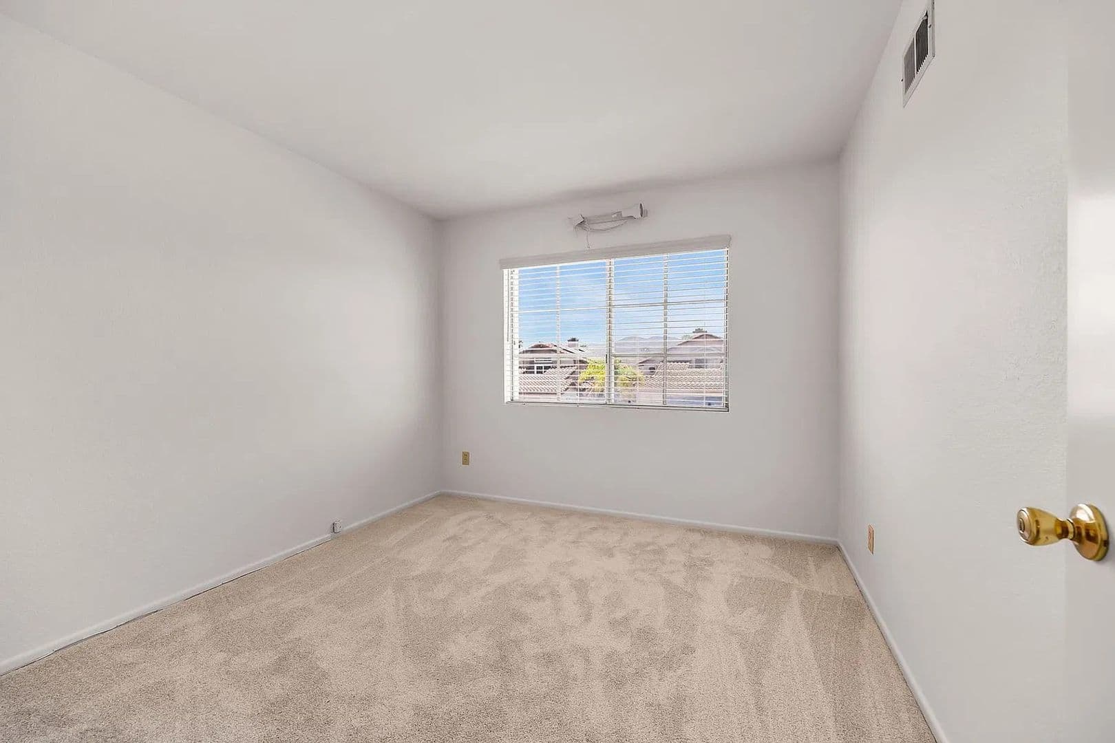 El Cajon House: 12030 Via Felicia