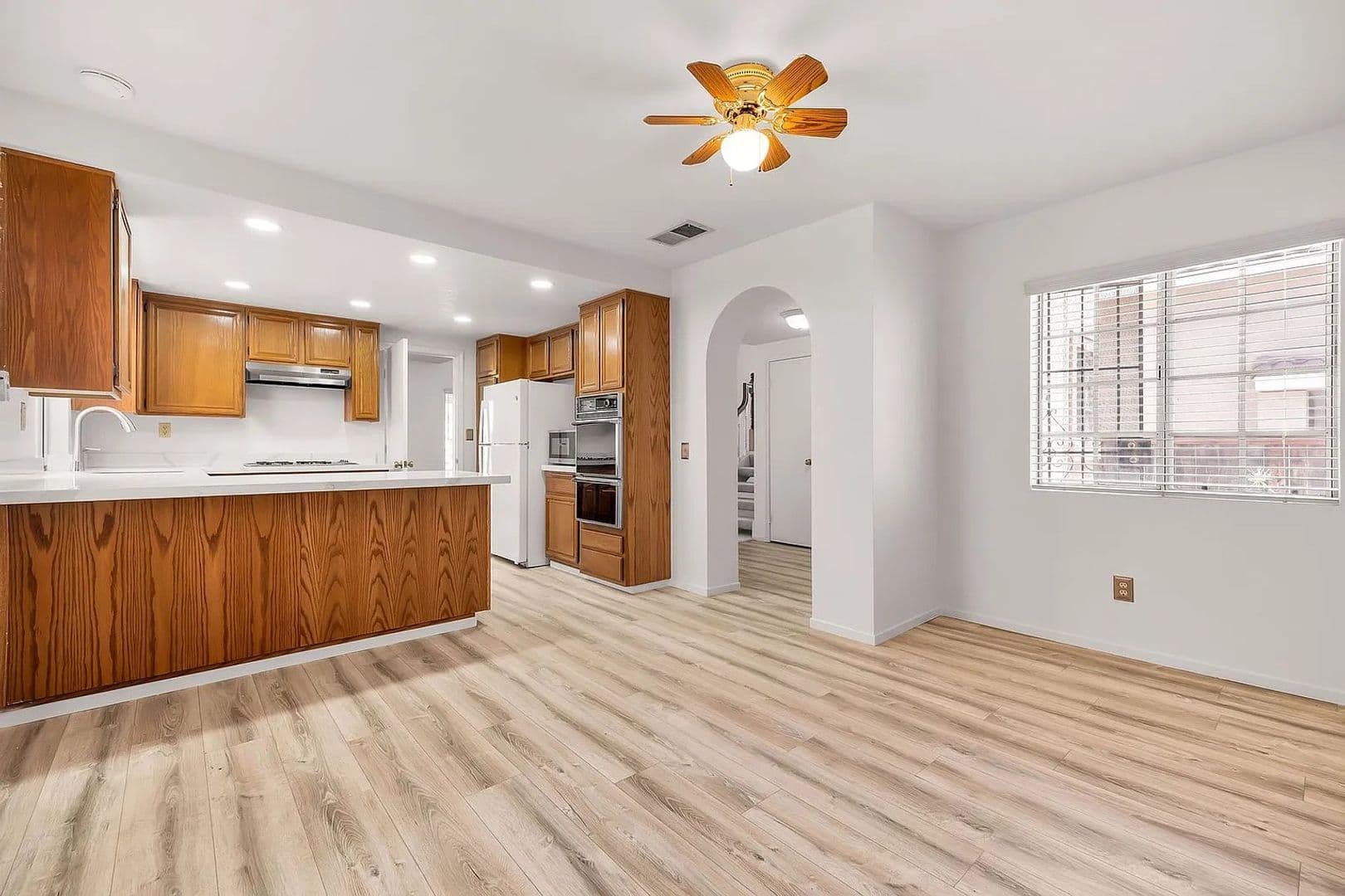 El Cajon House: 12030 Via Felicia