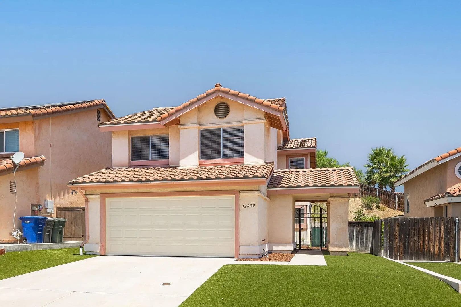 El Cajon House: 12030 Via Felicia
